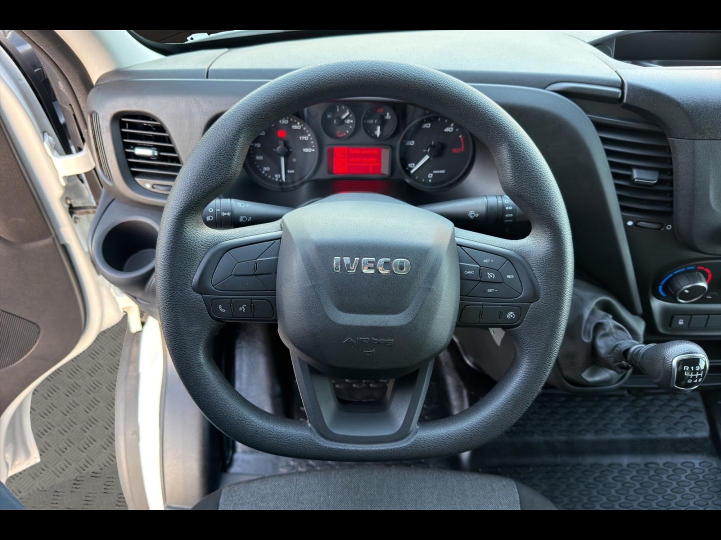 Image IVECO Daily CCb 35C16H3.0 empattement 4100 Caisse et Hayon