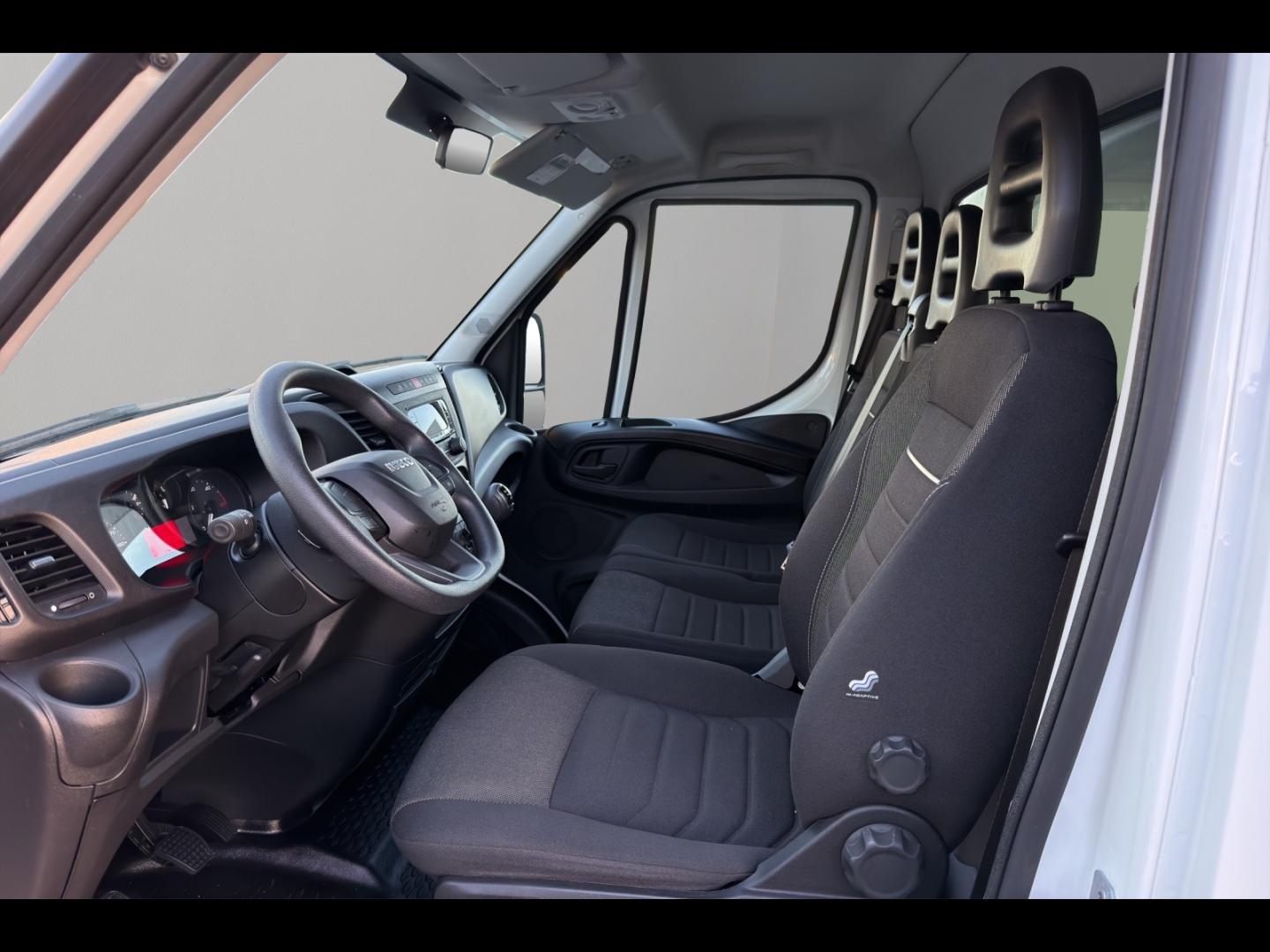 Image IVECO Daily CCb 35C16H3.0 empattement 4100 Caisse et Hayon