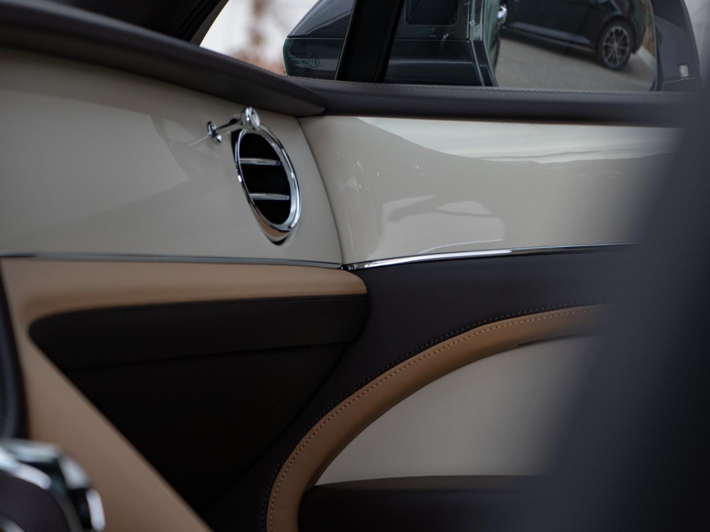 Image BENTLEY BENTAYGA EWB Artenara V8 4.0 550ch