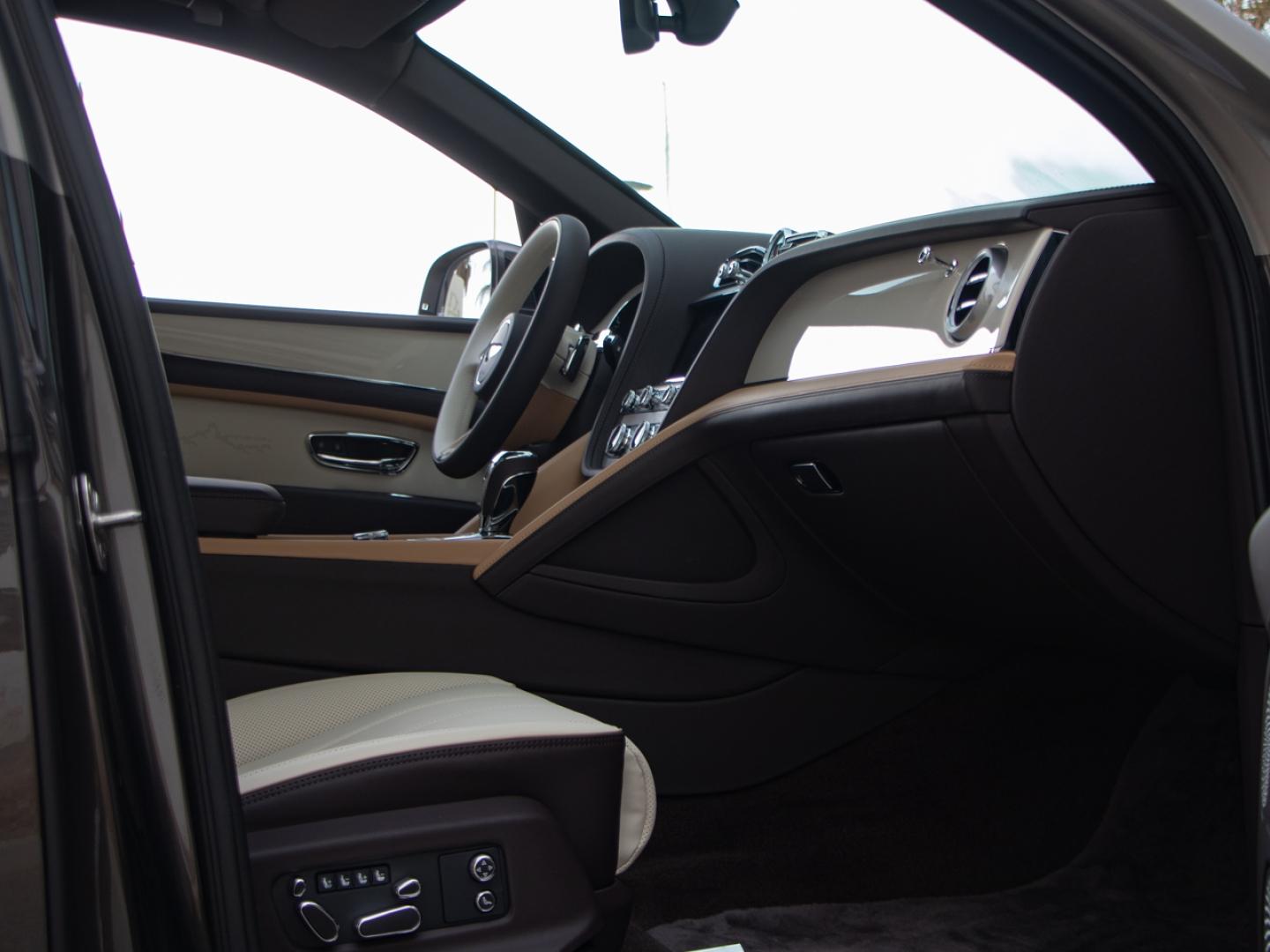 Image BENTLEY BENTAYGA EWB Artenara V8 4.0 550ch