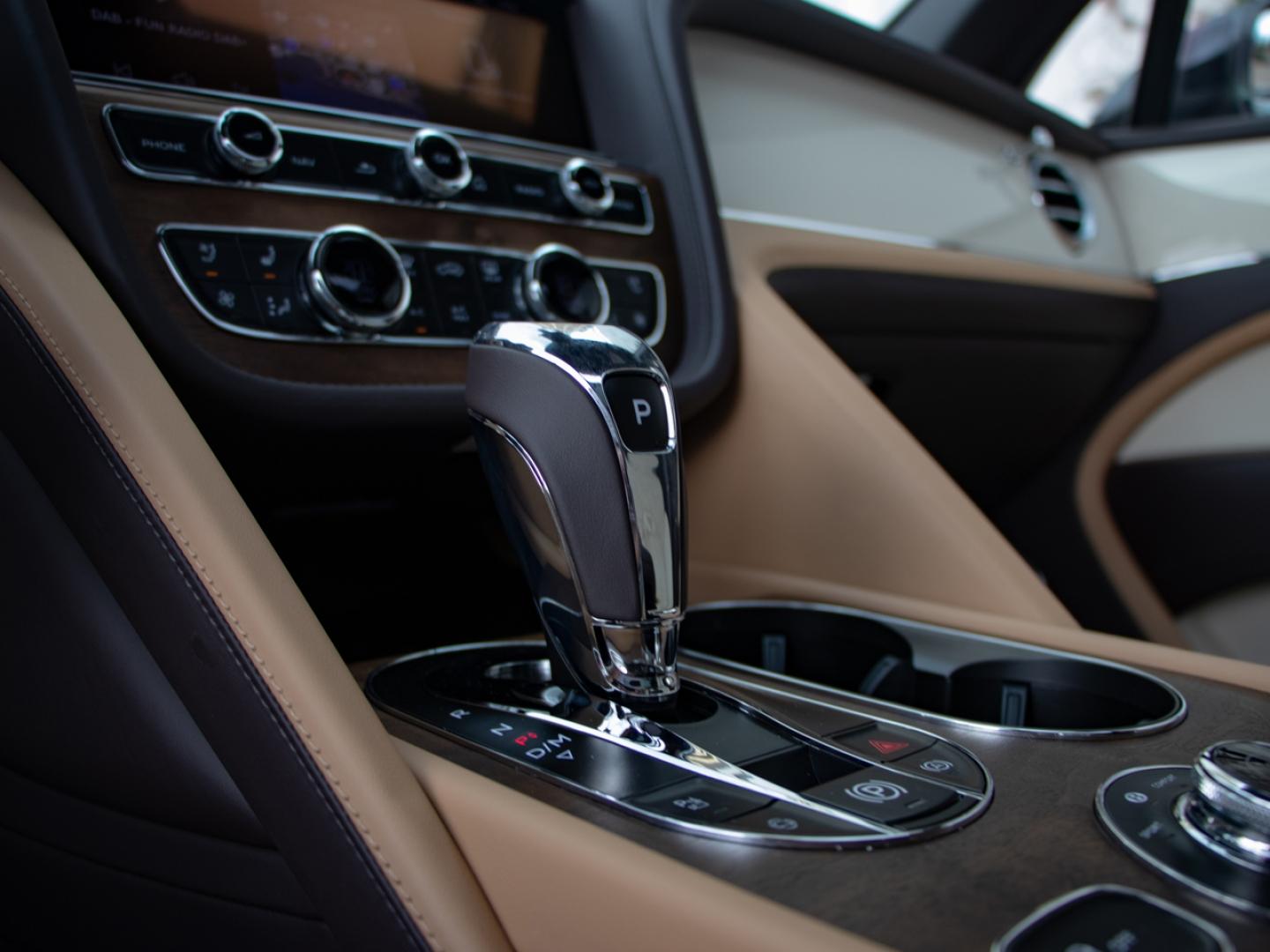Image BENTLEY BENTAYGA EWB Artenara V8 4.0 550ch