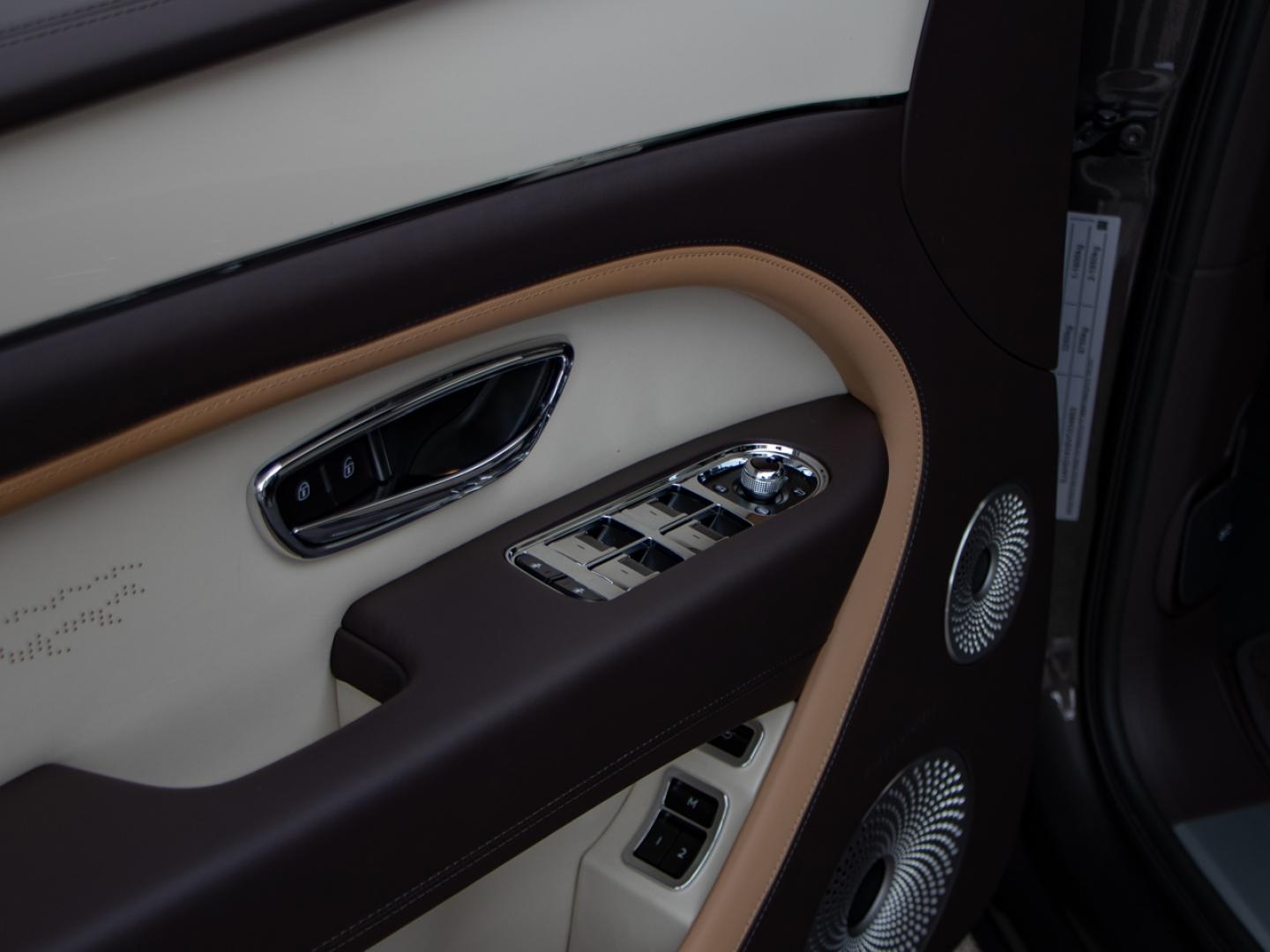 Image BENTLEY BENTAYGA EWB Artenara V8 4.0 550ch