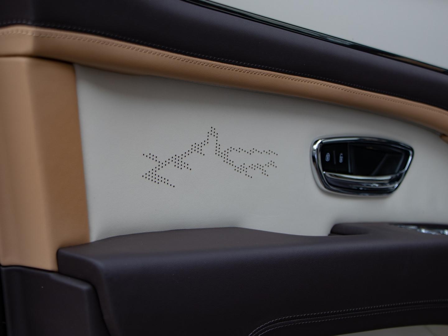 Image BENTLEY BENTAYGA EWB Artenara V8 4.0 550ch