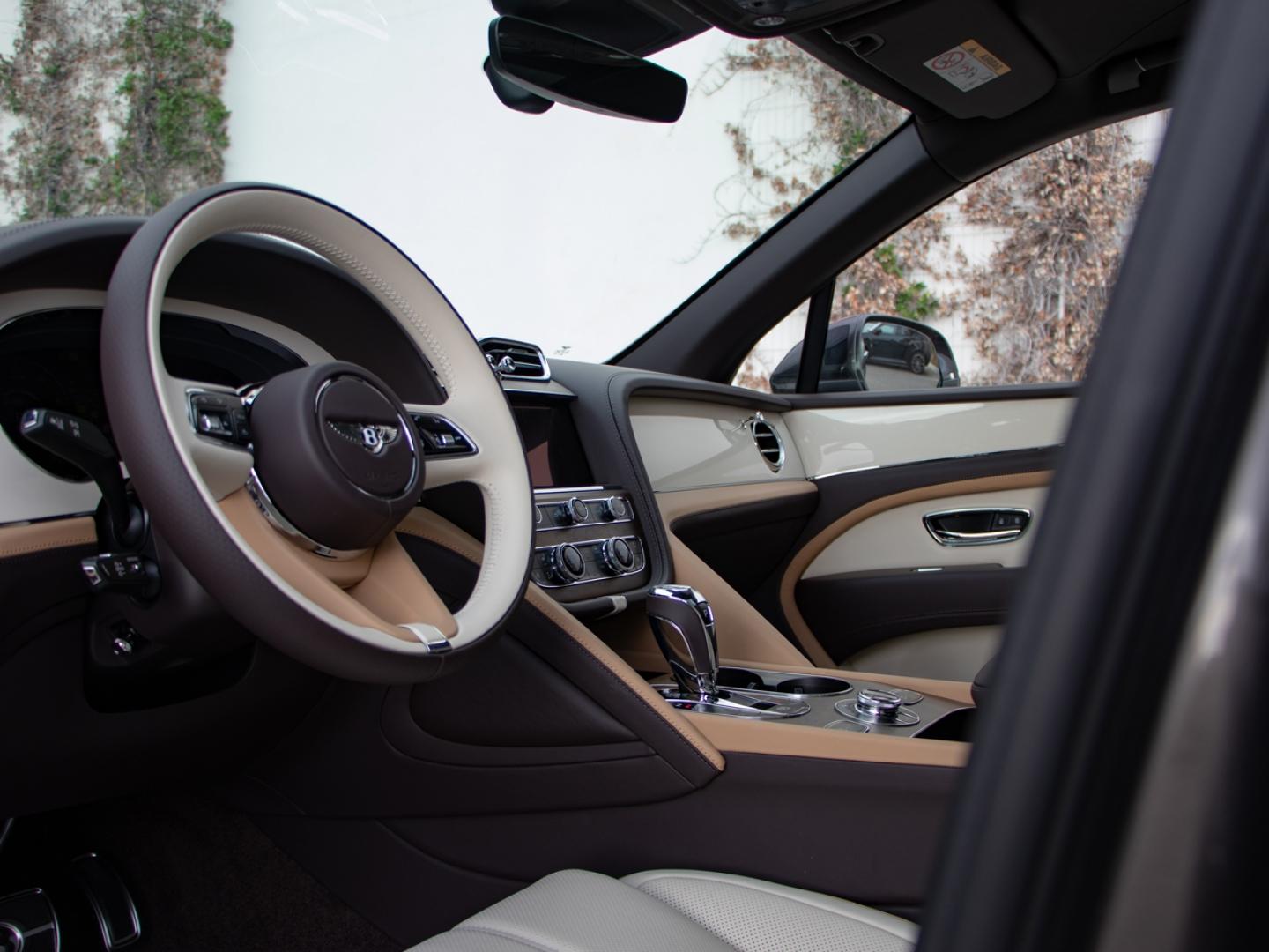 Image BENTLEY BENTAYGA EWB Artenara V8 4.0 550ch