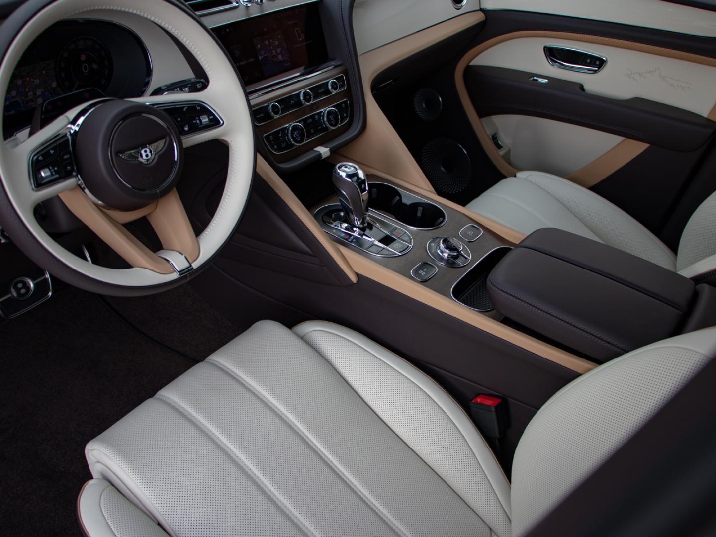 Image BENTLEY BENTAYGA EWB Artenara V8 4.0 550ch