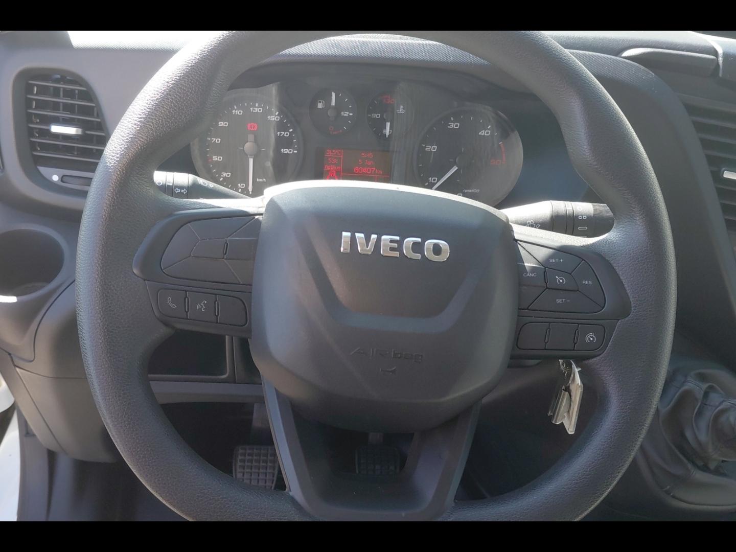 Image IVECO Daily CCb 35C16H empattement 4100 3.0 CAISSE HAYON