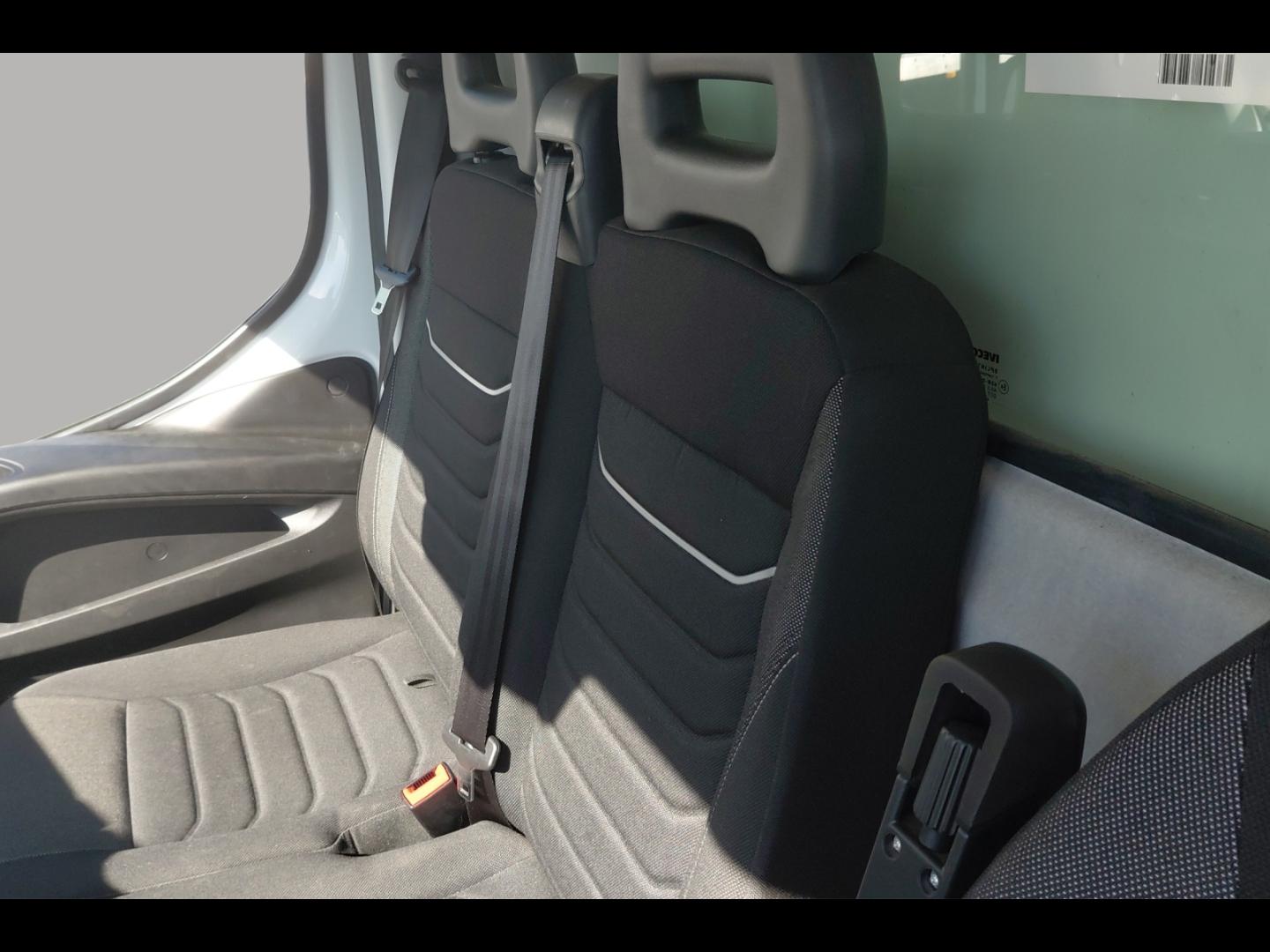 Image IVECO Daily CCb 35C16H empattement 4100 3.0 CAISSE HAYON