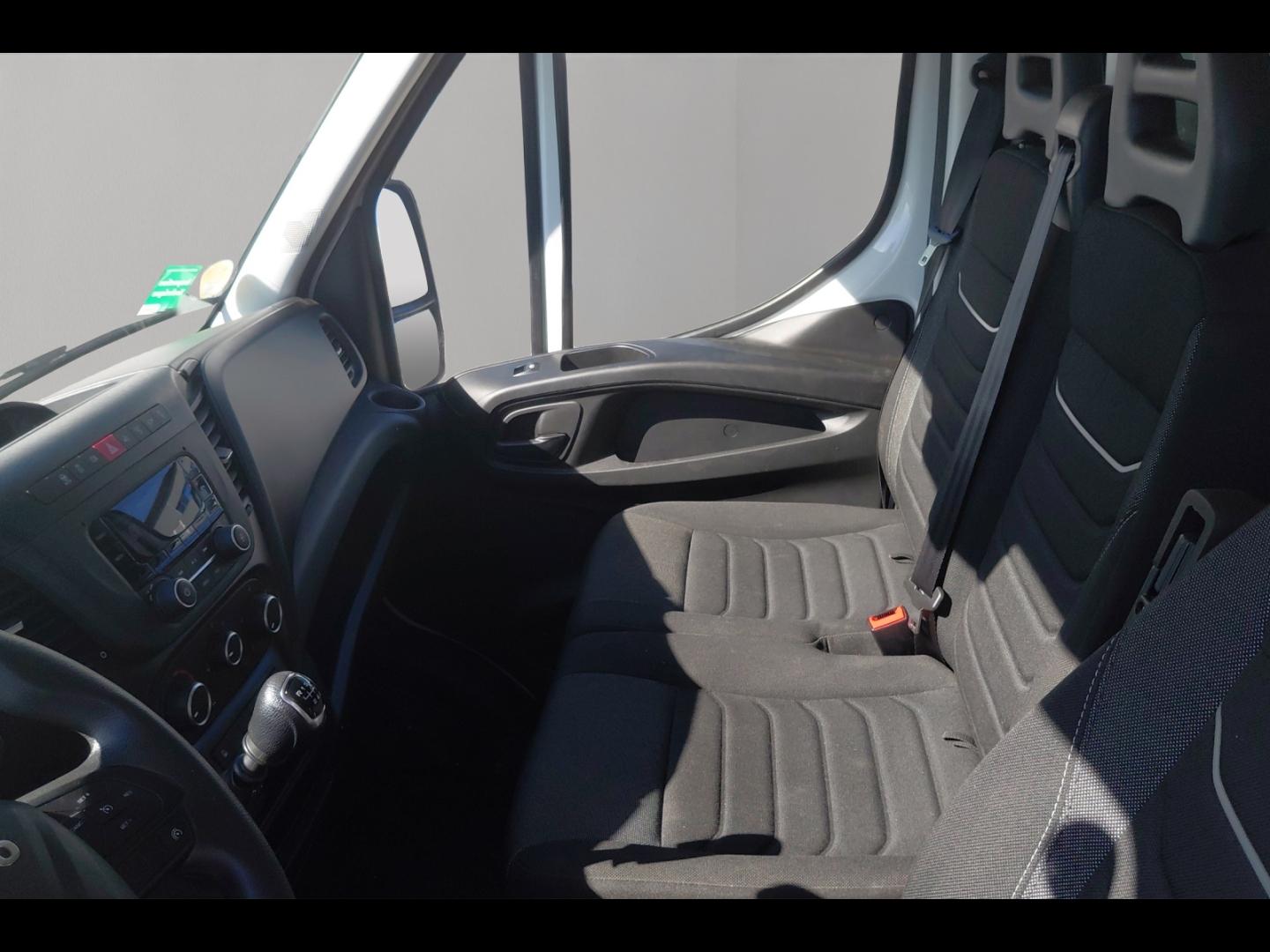 Image IVECO Daily CCb 35C16H empattement 4100 3.0 CAISSE HAYON
