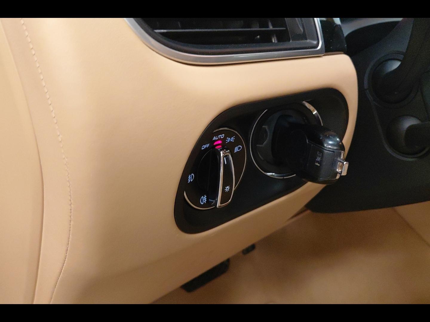 Image PORSCHE Macan 3.0 V6 258ch S Diesel PDK