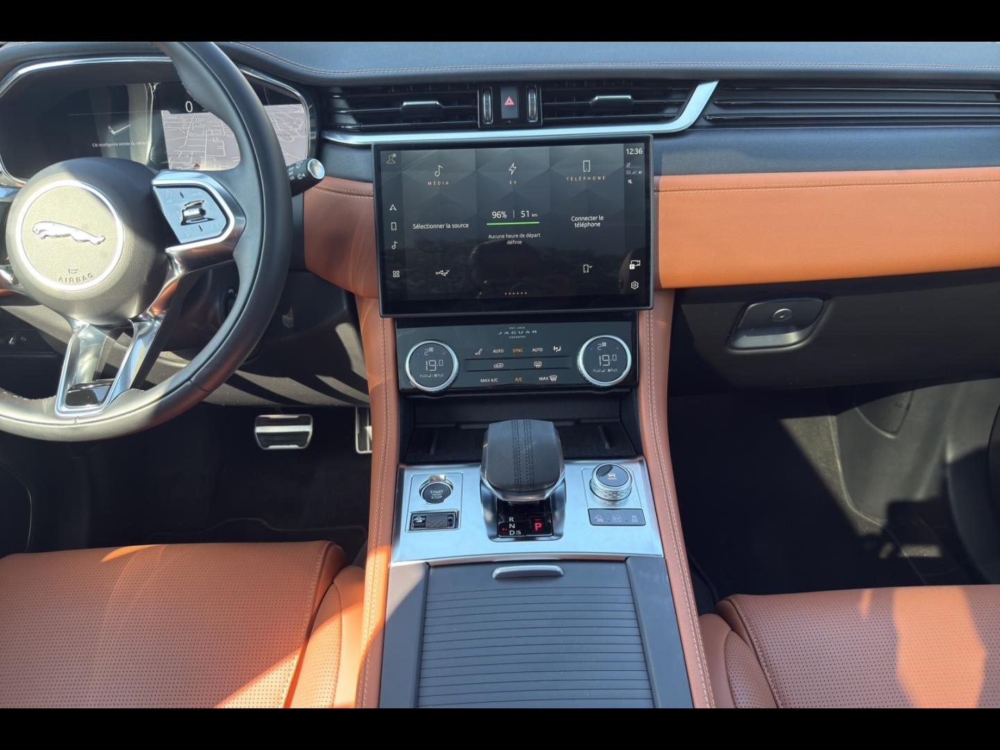 Image JAGUAR F-Pace P400e Plug-in-Hybrid R-Dynamic HSE BVA8 AWD