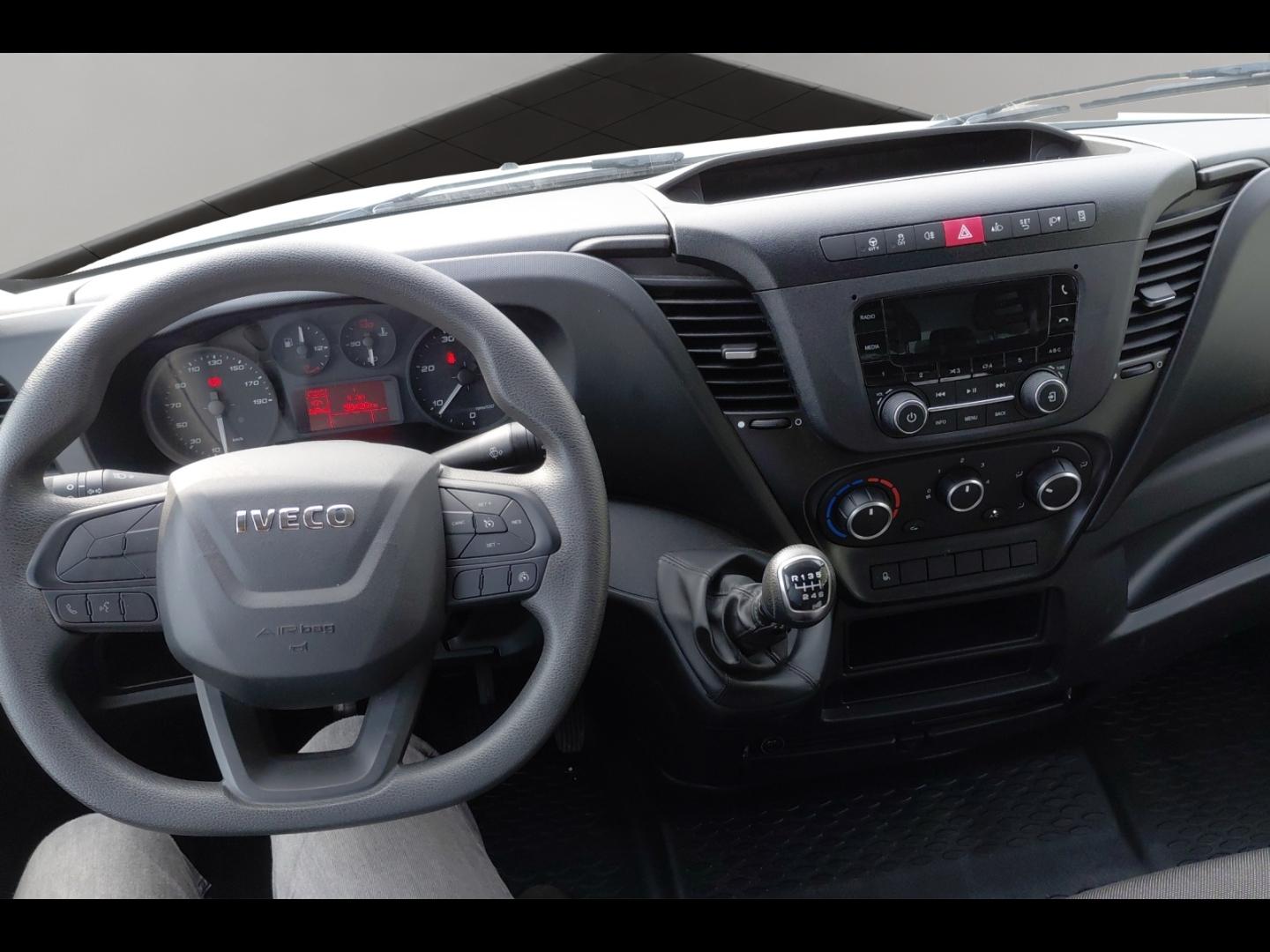Image IVECO Daily CCb 35C16H empattement 4100 3.0 Tor CAISSE HAYON