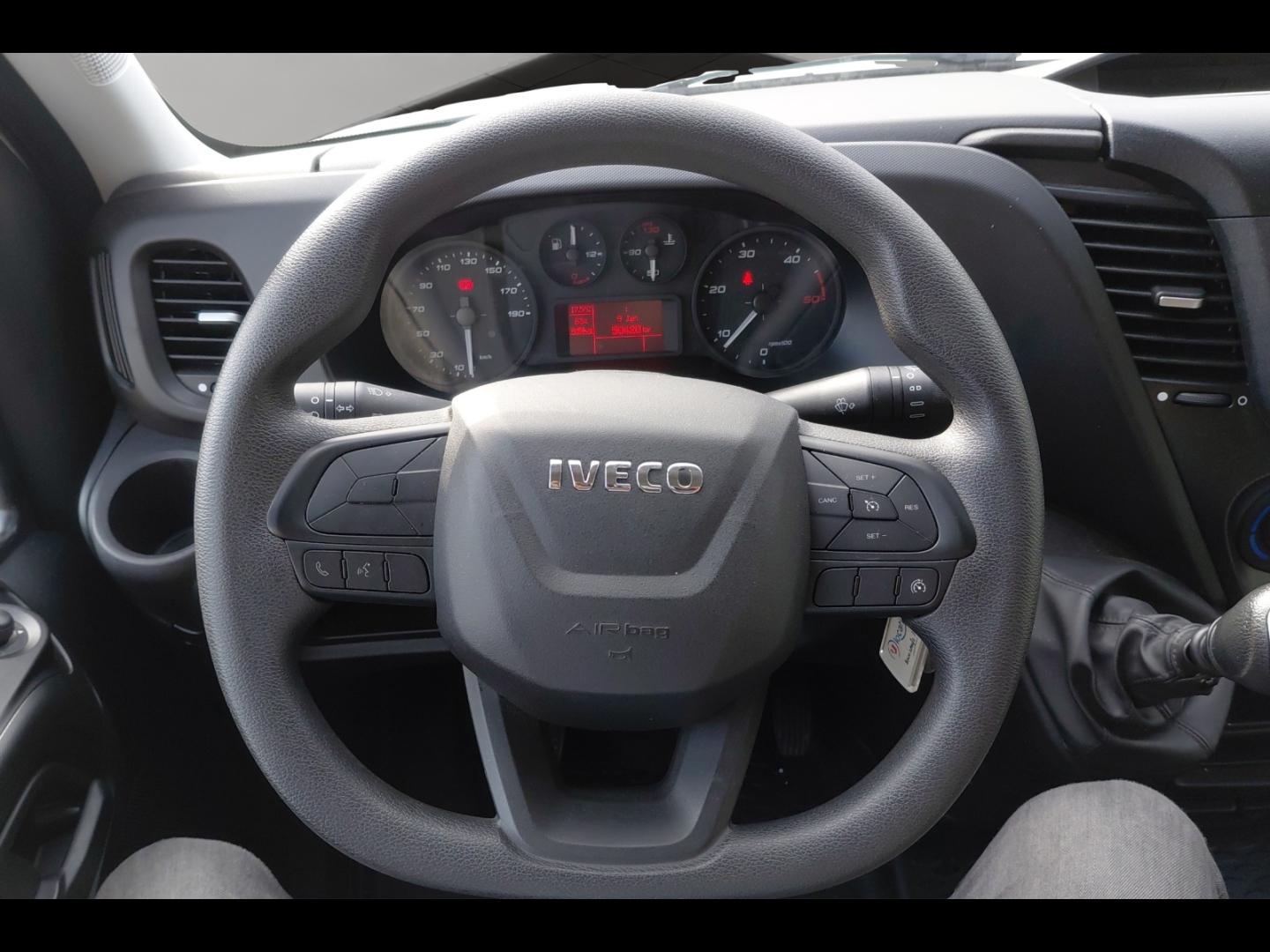 Image IVECO Daily CCb 35C16H empattement 4100 3.0 Tor CAISSE HAYON