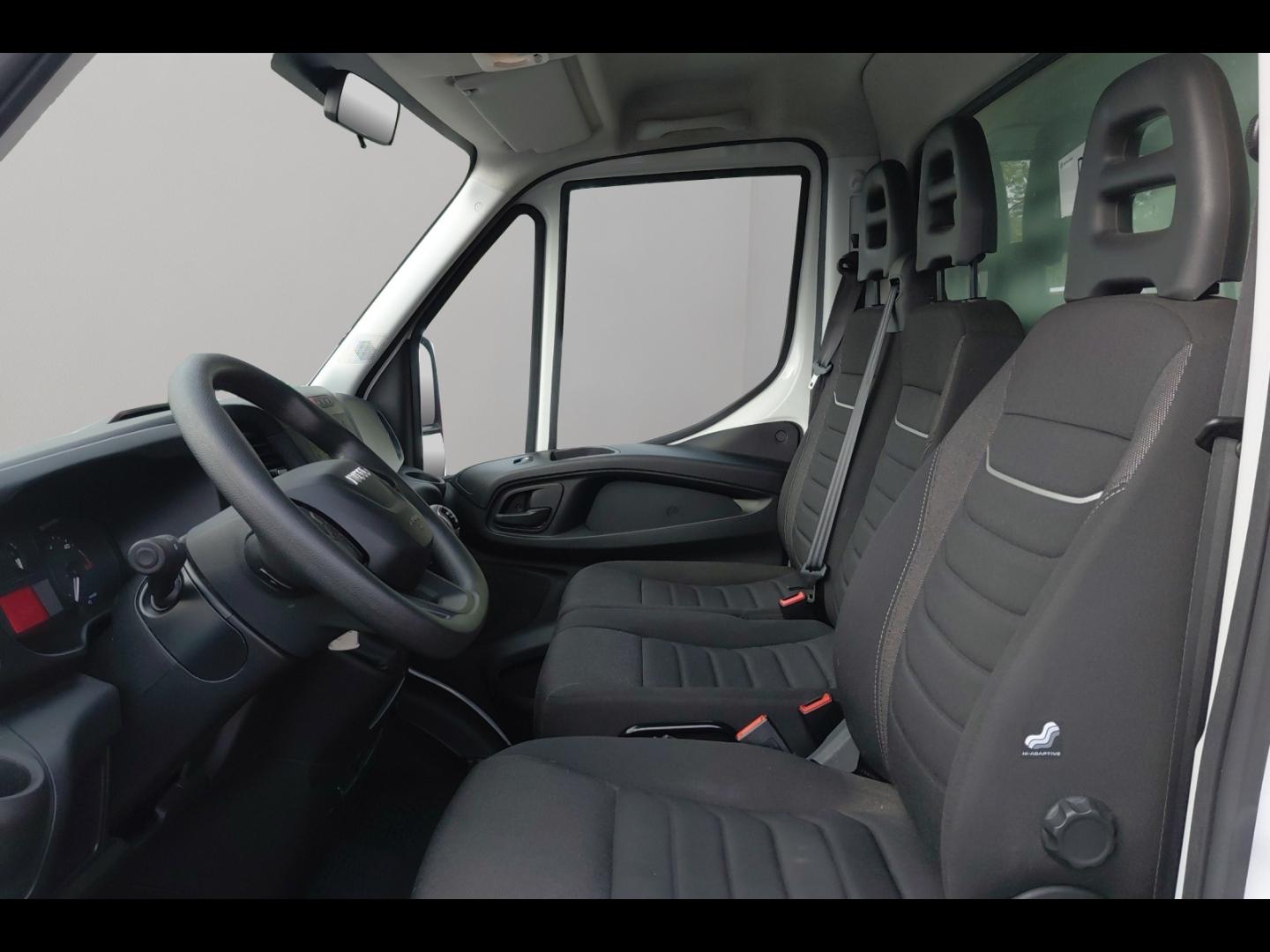 Image IVECO Daily CCb 35C16H empattement 4100 3.0 Tor CAISSE HAYON