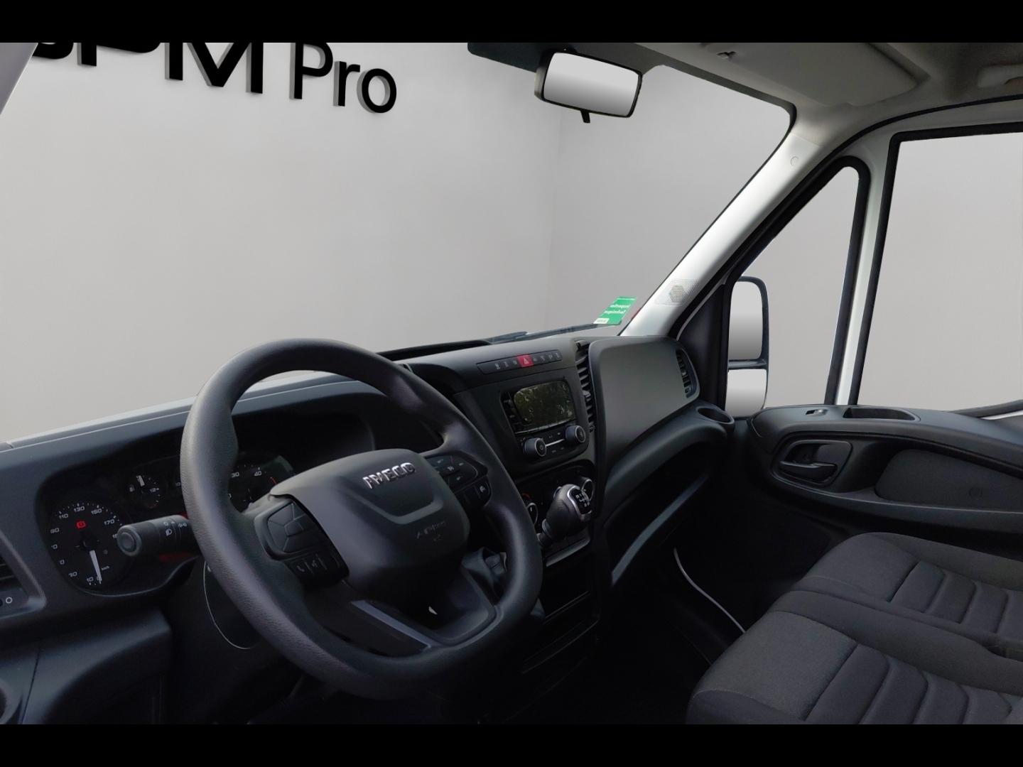 Image IVECO Daily CCb 35C16H empattement 4100 3.0 Tor CAISSE HAYON