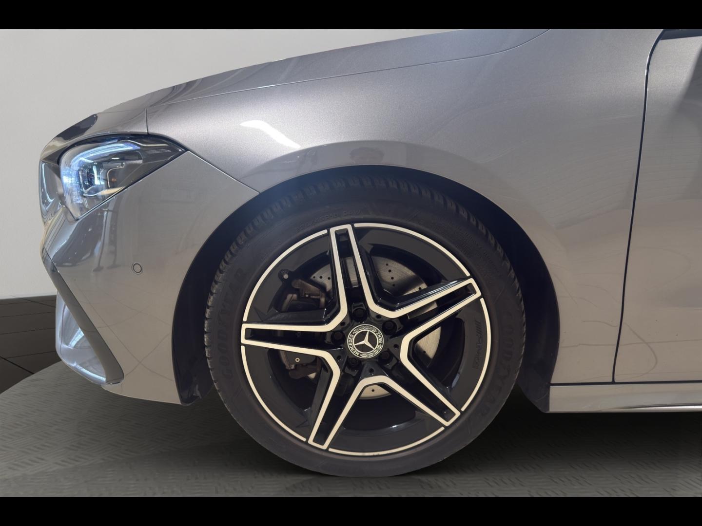 Image MERCEDES-BENZ CLA Shooting Brake 200 d 150ch AMG Line 8G-DCT