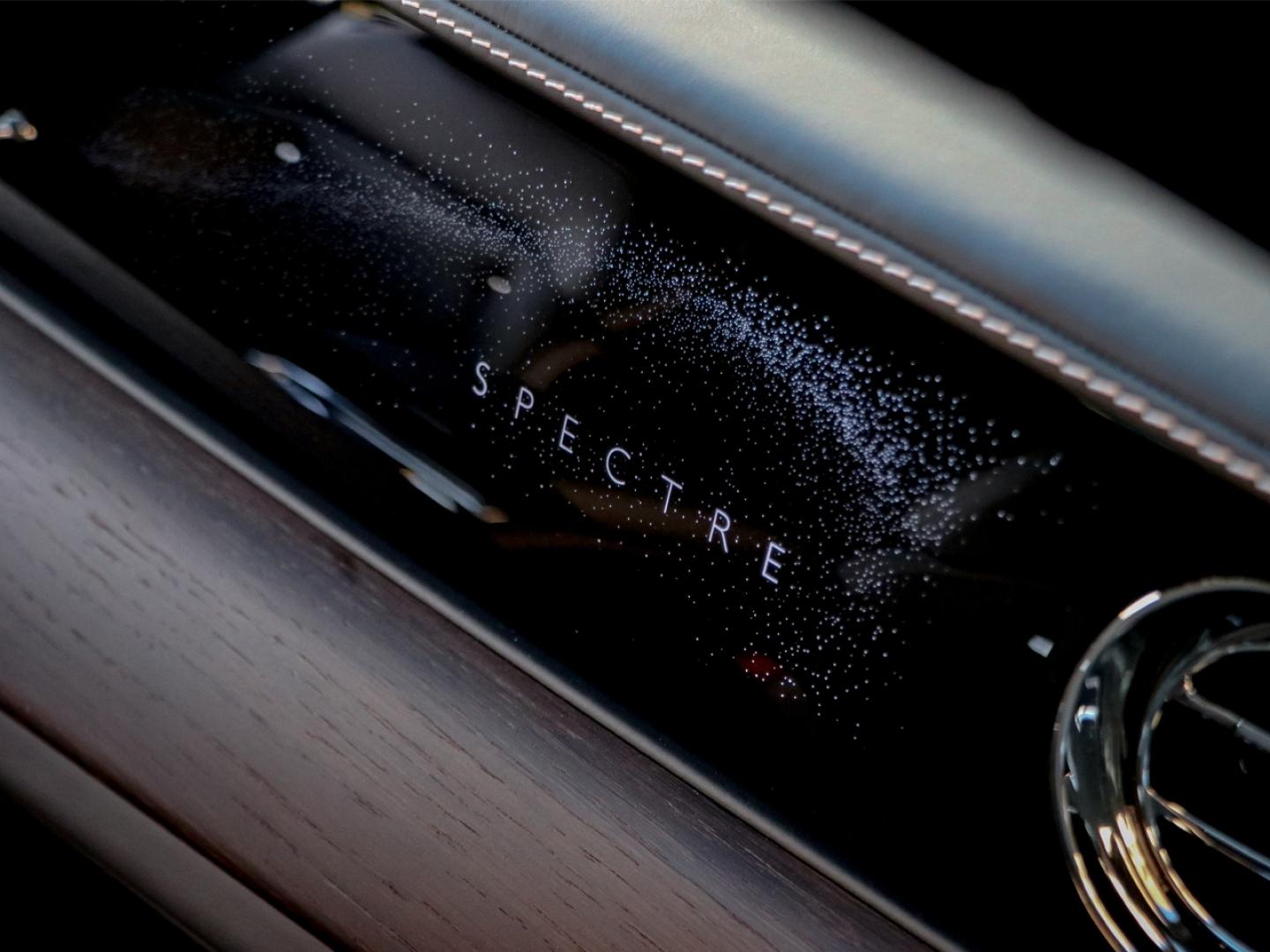 Image ROLLS ROYCE SPECTRE Silver Badge