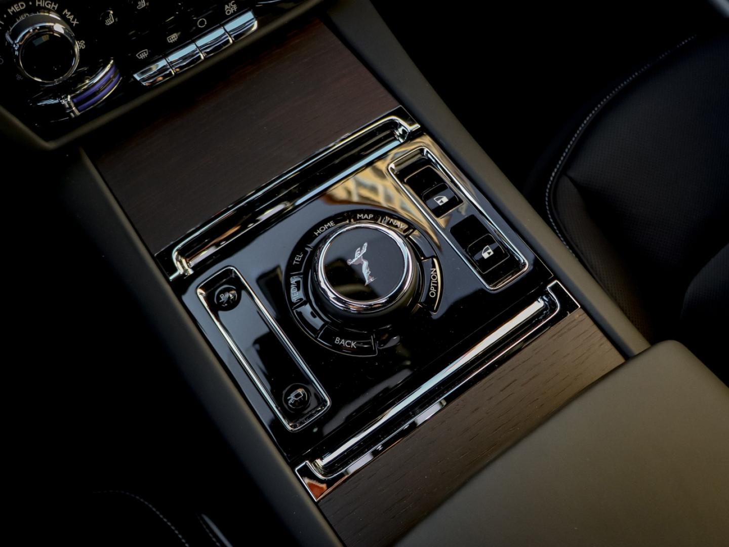 Image ROLLS ROYCE SPECTRE Silver Badge