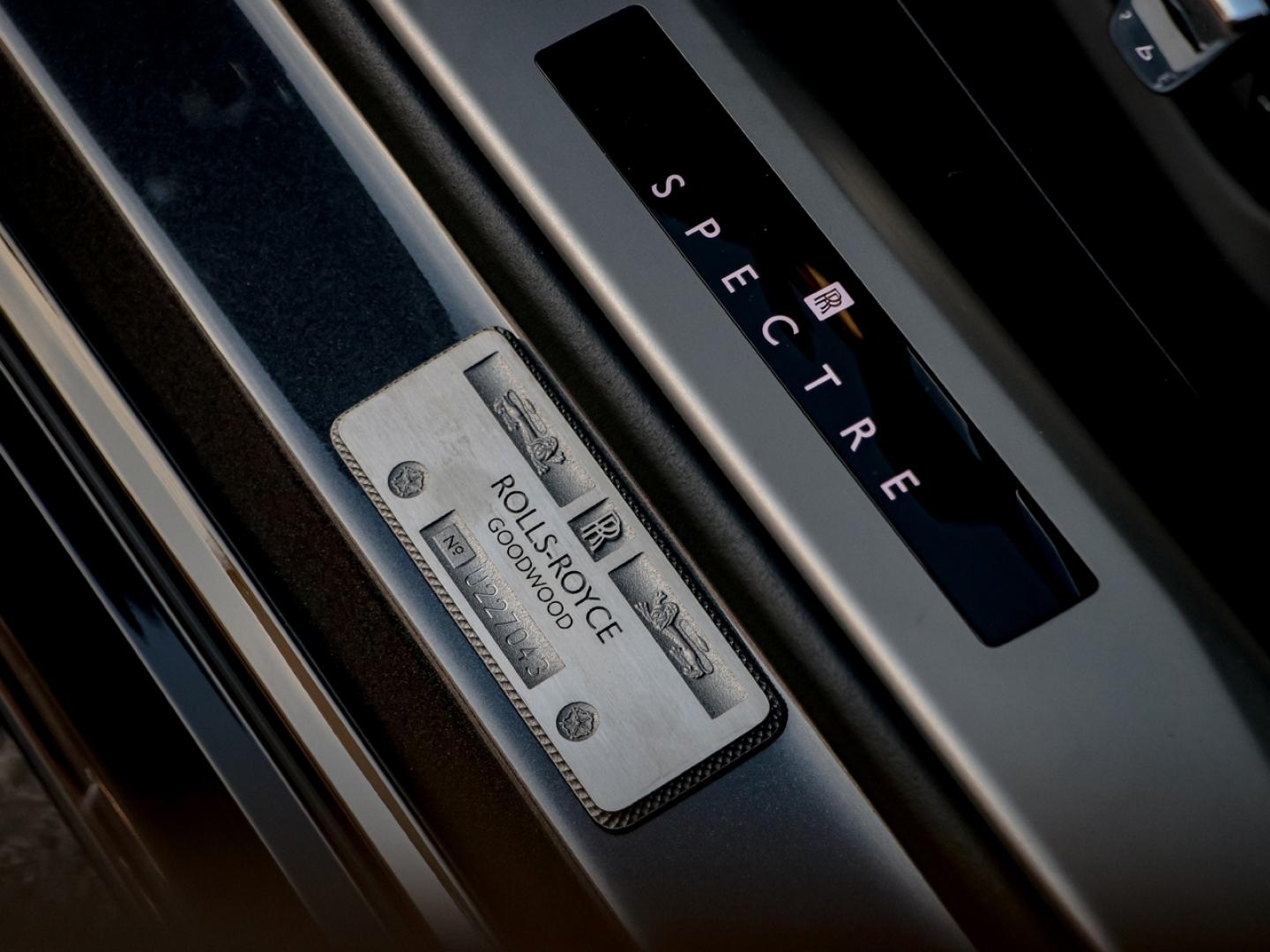 Image ROLLS ROYCE SPECTRE Silver Badge