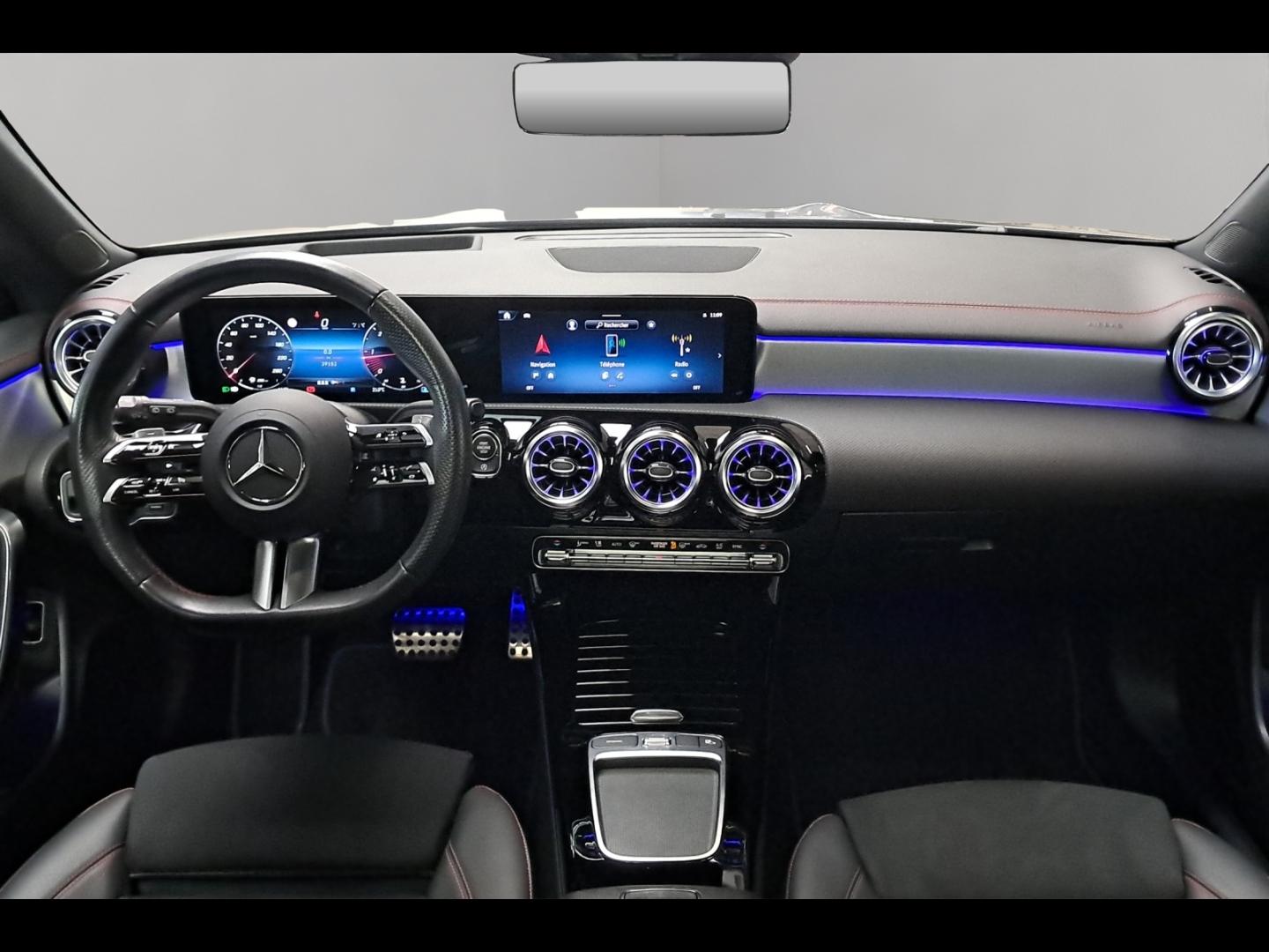 Image MERCEDES-BENZ CLA Shooting Brake 200 d 150ch AMG Line 8G-DCT