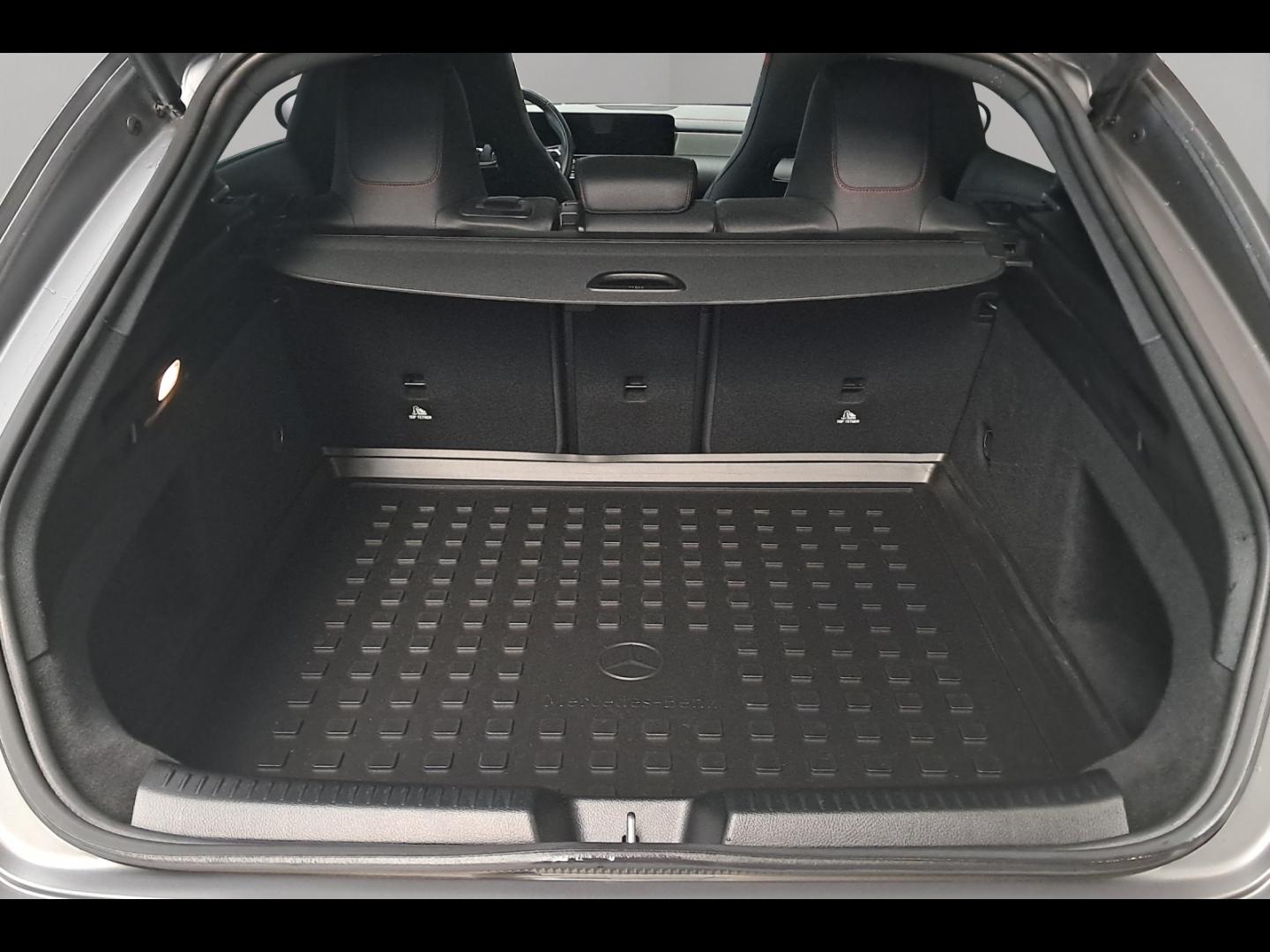 Image MERCEDES-BENZ CLA Shooting Brake 200 d 150ch AMG Line 8G-DCT