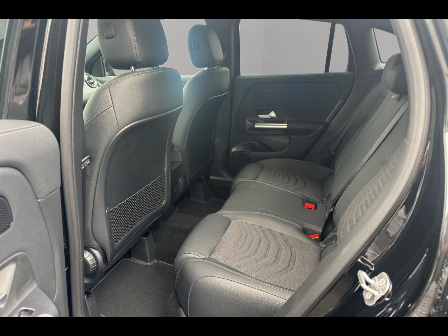 Image MERCEDES-BENZ GLA 180 d 116ch Progressive Line 8G-DCT