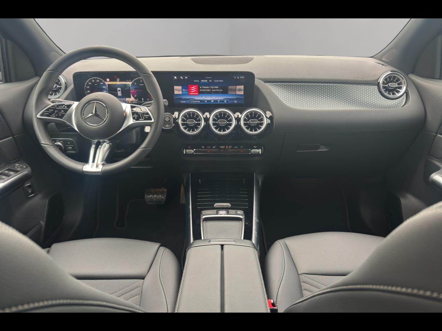 Image MERCEDES-BENZ GLA 180 d 116ch Progressive Line 8G-DCT
