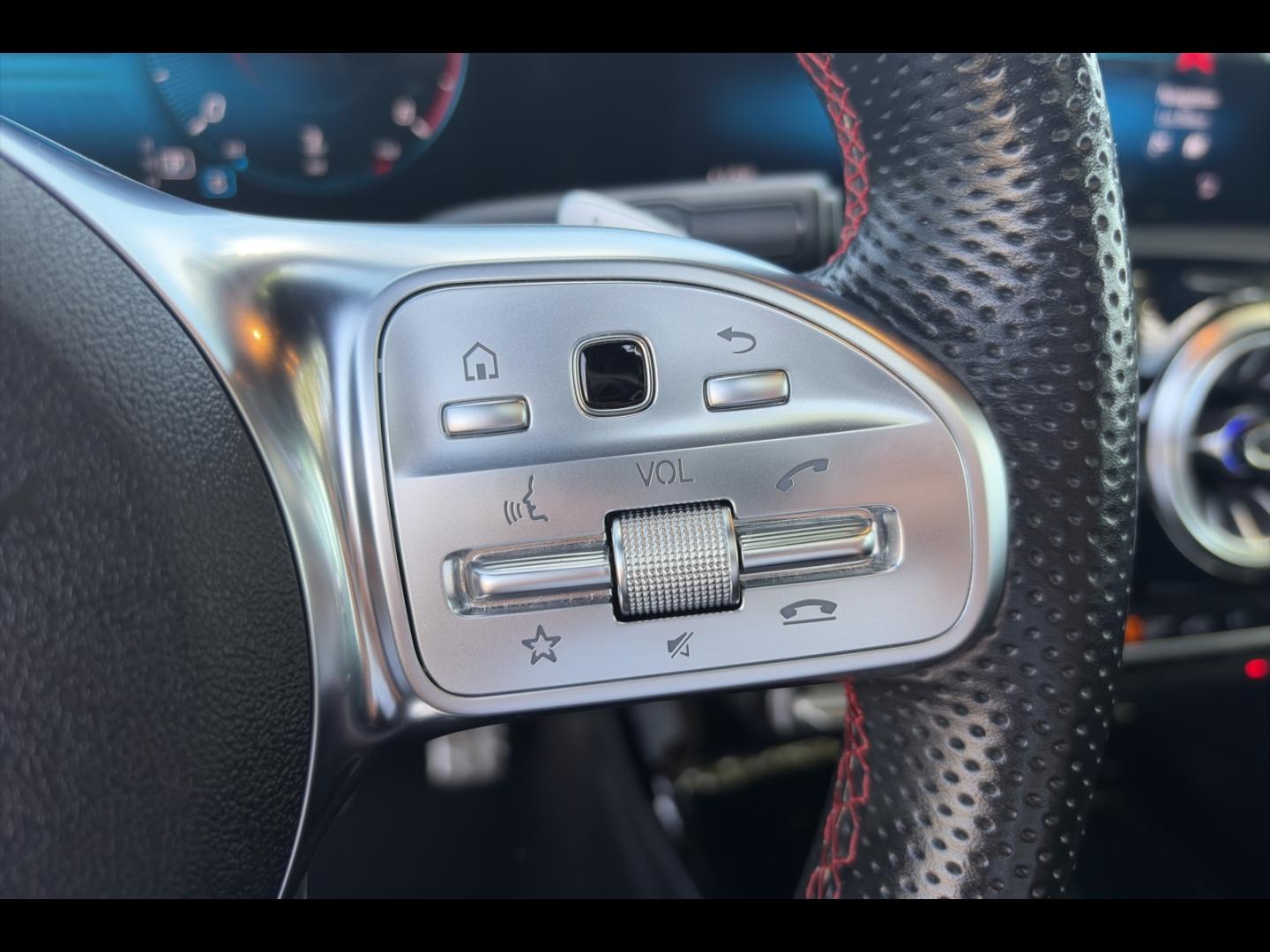 Image MERCEDES-BENZ Classe A 200 d 150ch AMG Line 8G-DCT