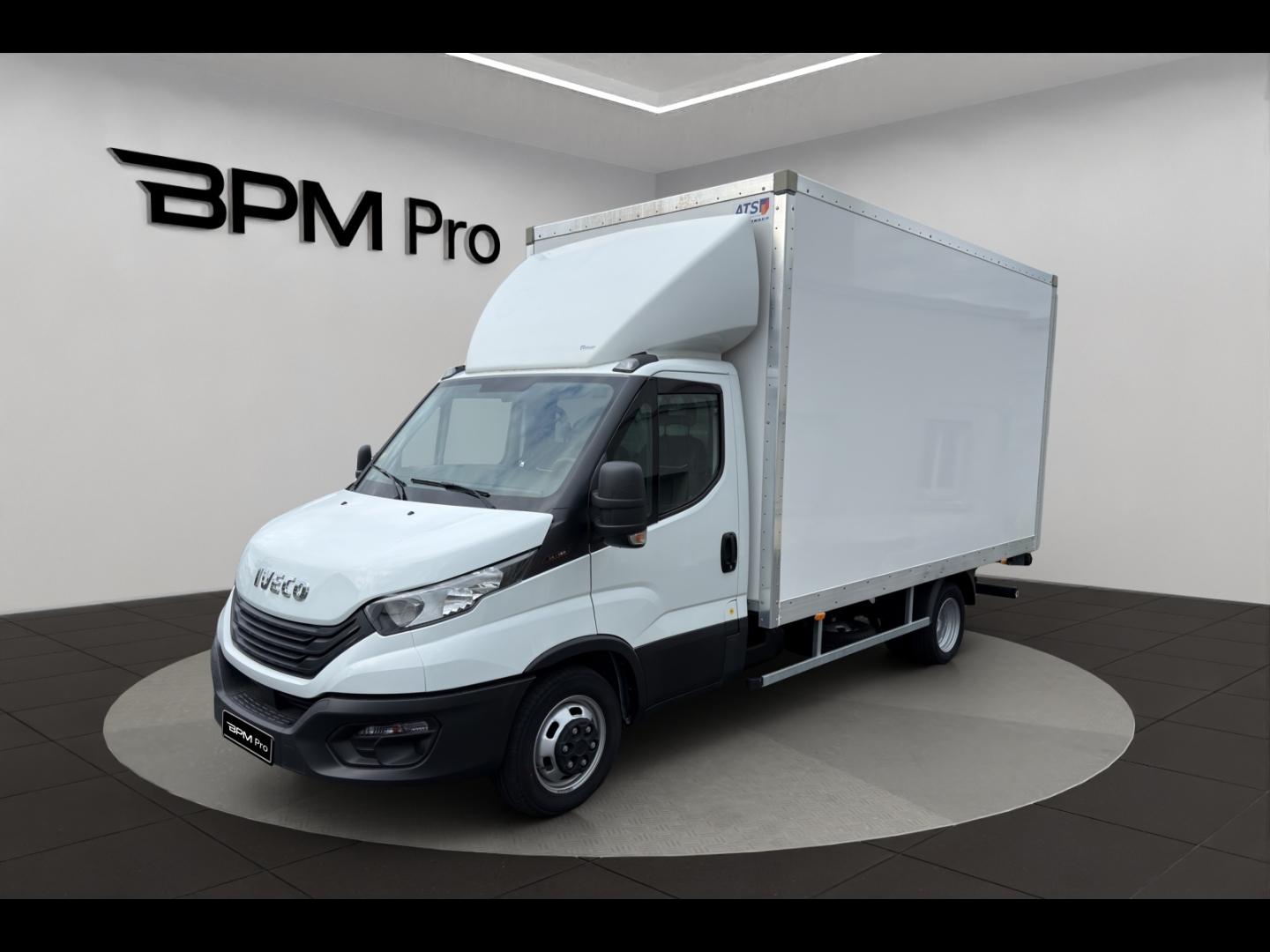 Photo IVECO Daily CCb 35-160H / 3.0 160CH / CAISSE & HAYON / 35C16 / 2024 /