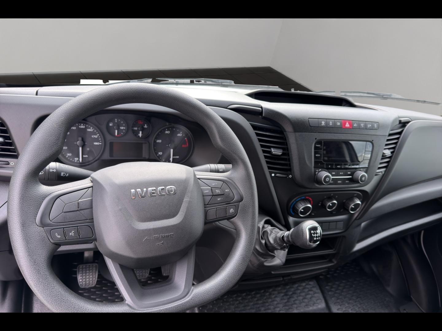 Image IVECO Daily CCb 35-160H / 3.0 160CH / CAISSE & HAYON / 35C16 / 2024 /