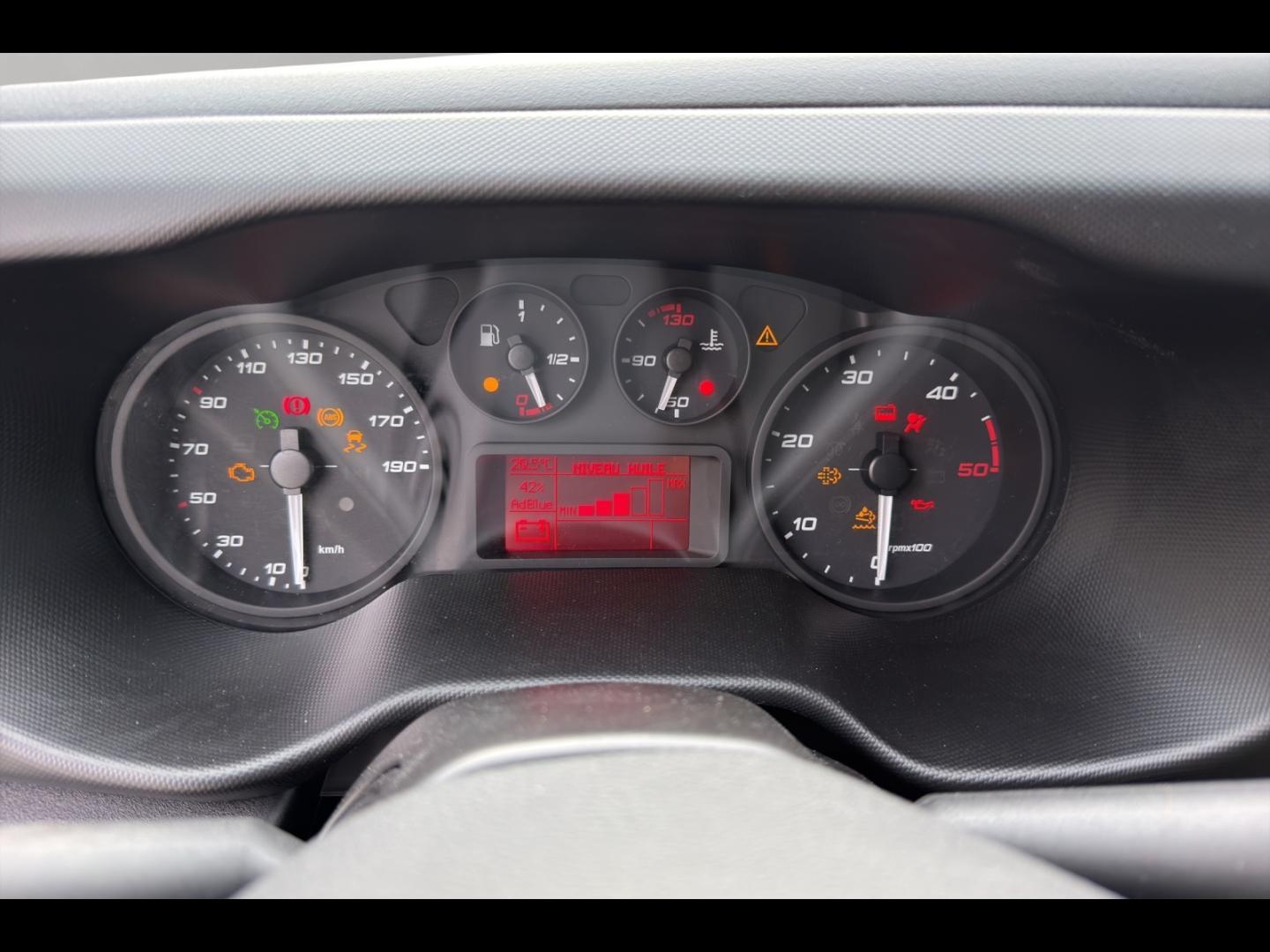 Image IVECO Daily CCb 35-160H / 3.0 160CH / CAISSE & HAYON / 35C16 / 2024 /