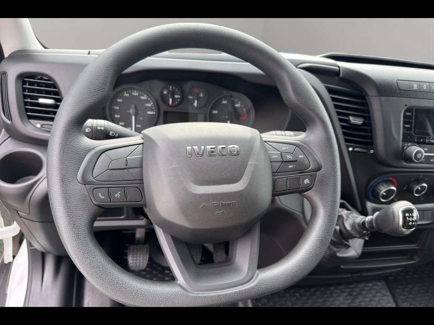 Image IVECO Daily CCb 35-160H / 3.0 160CH / CAISSE & HAYON / 35C16 / 2024 /