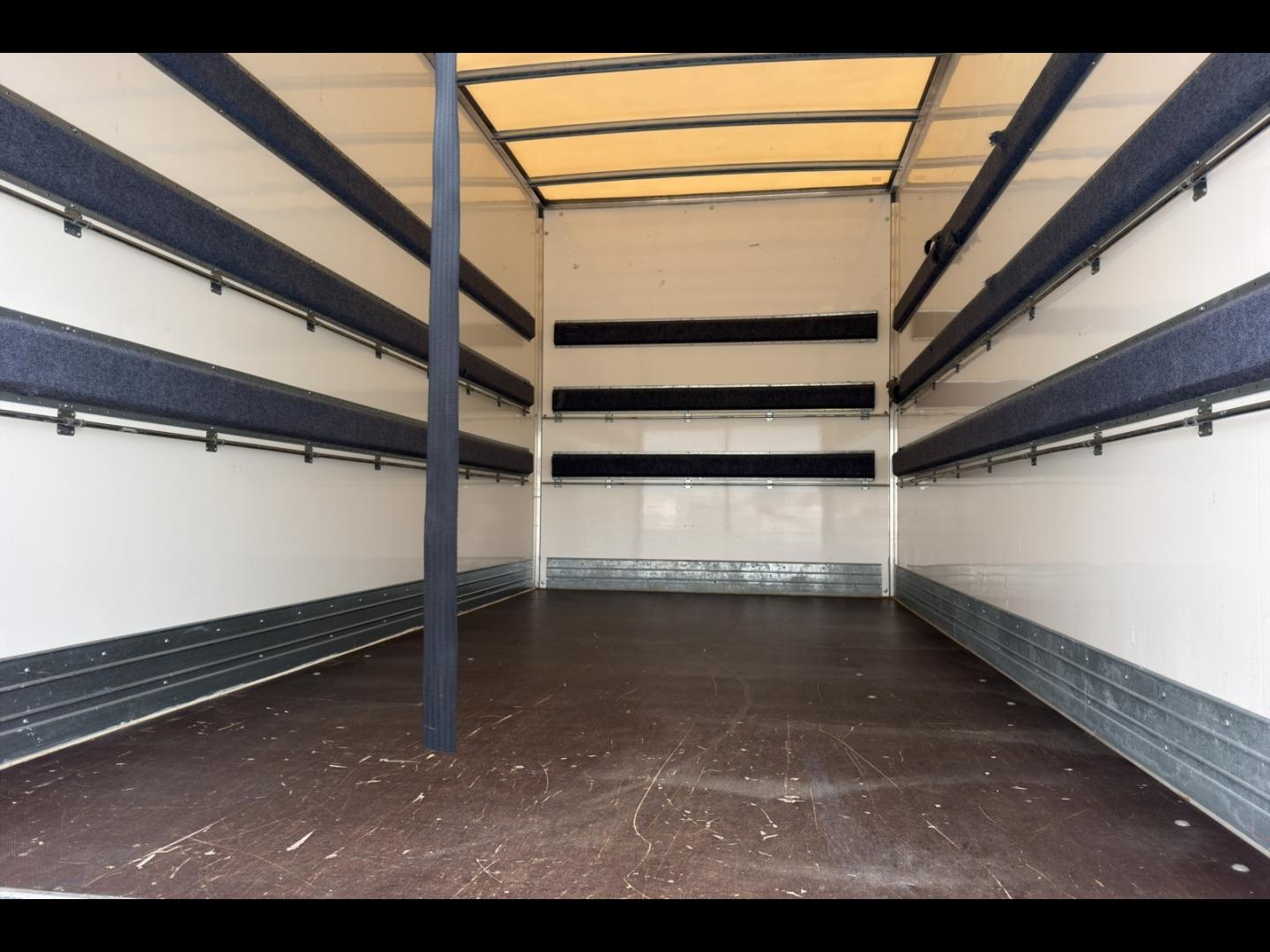 Image IVECO Daily CCb 35-160H / 3.0 160CH / CAISSE & HAYON / 35C16 / 2024 /