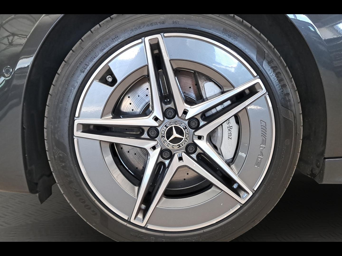 Image MERCEDES-BENZ Classe C Break 300 d e 197+129ch AMG Line 4Matic