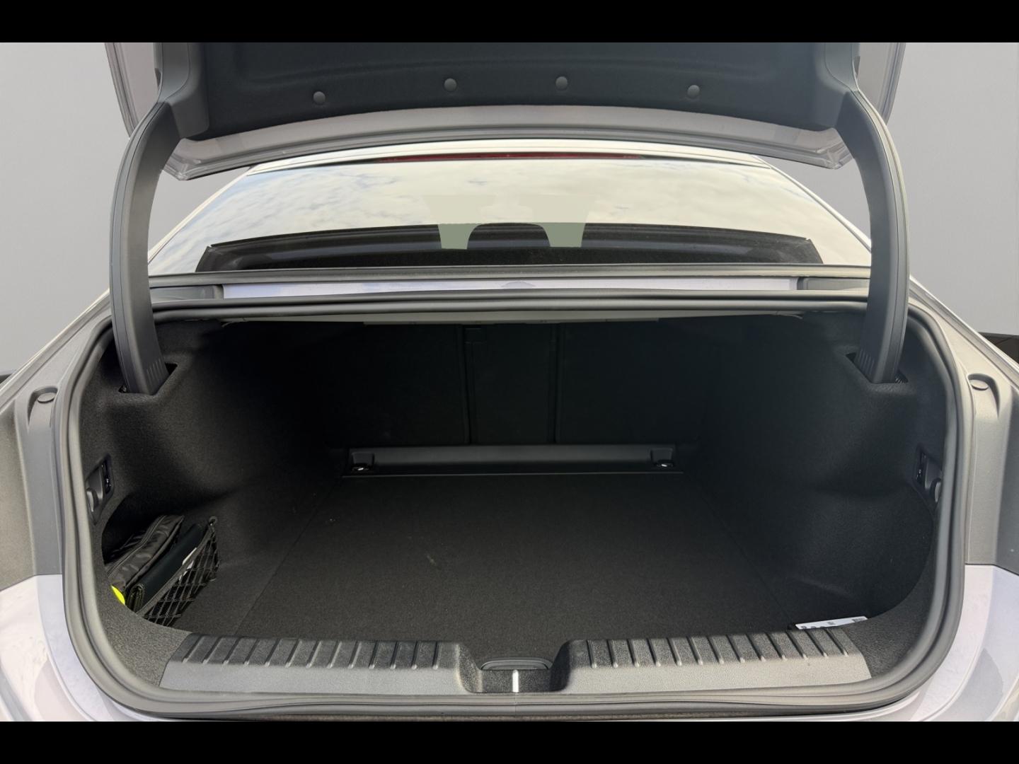 Image MERCEDES-BENZ Classe C 400 489ch 94,5kWh AMG Line 4Matic