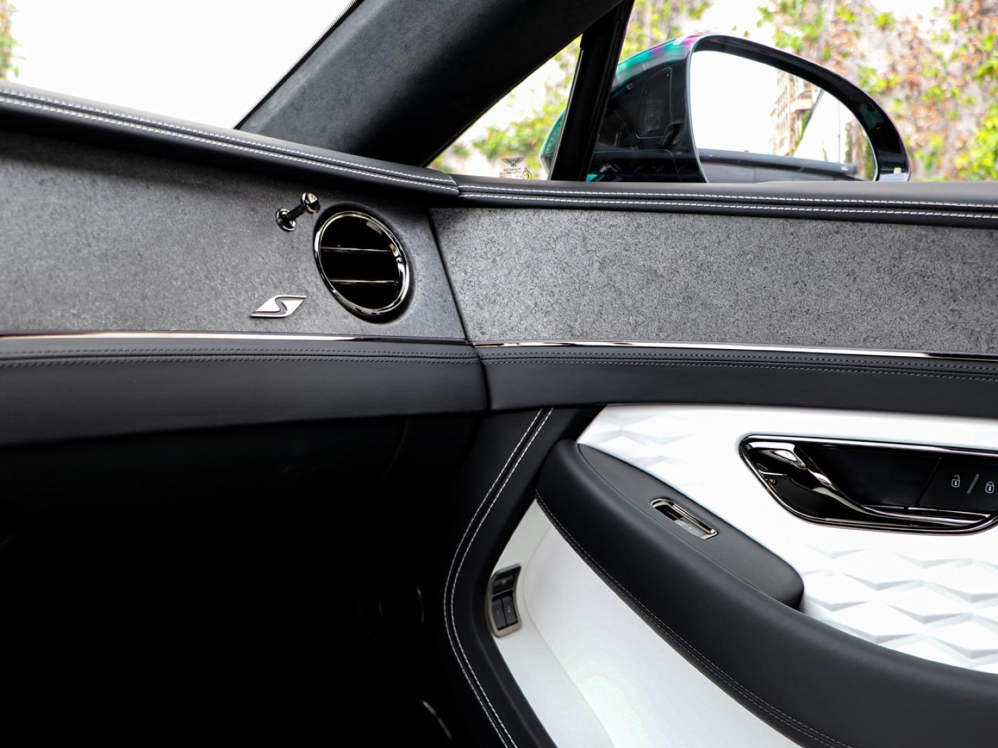 Image BENTLEY CONTINENTAL GT S V8 4.0 Hybrid 680ch