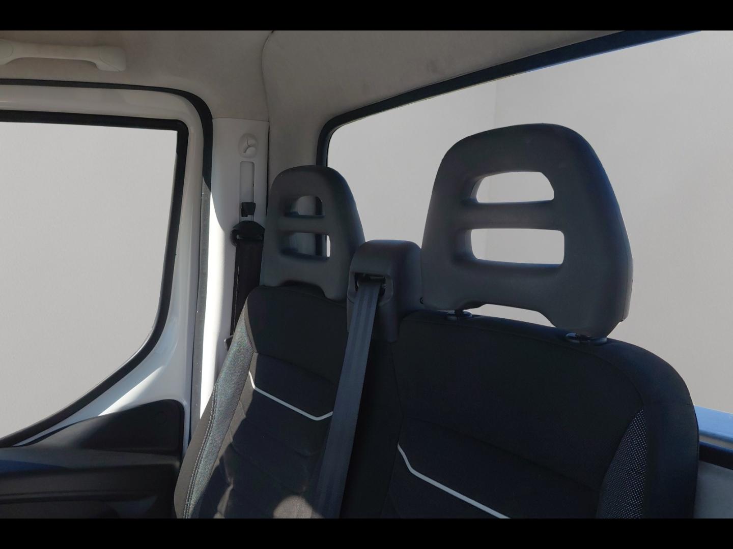 Image IVECO Daily CCb 35C16H empattement 4100 3.0 Tor PORTE VOITURE