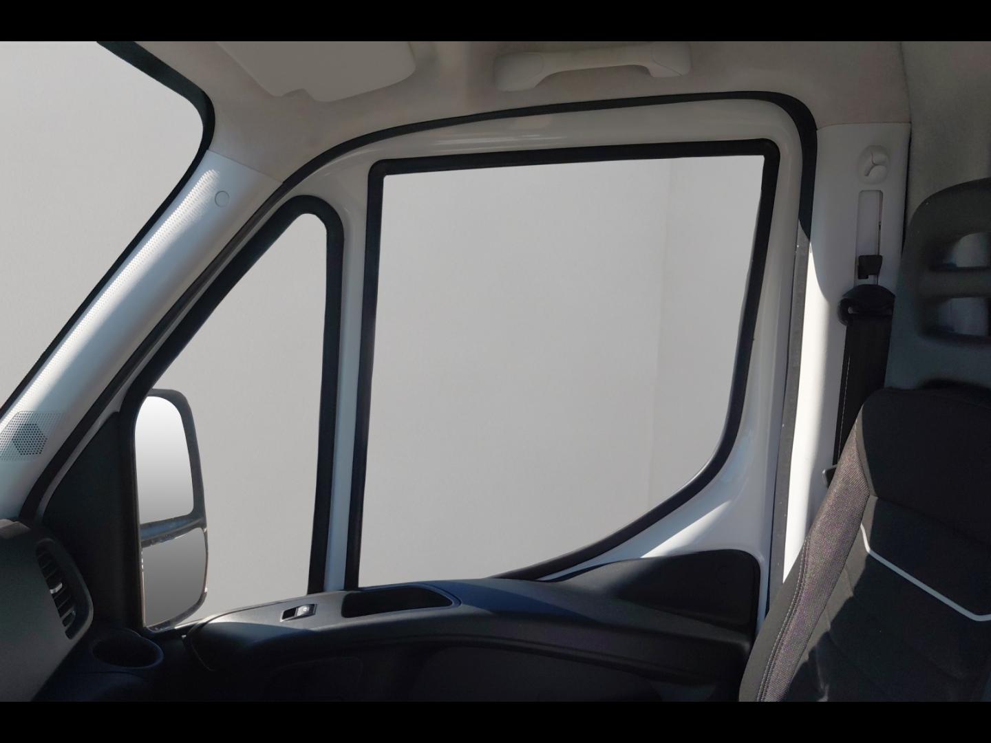 Image IVECO Daily CCb 35C16H empattement 4100 3.0 Tor PORTE VOITURE