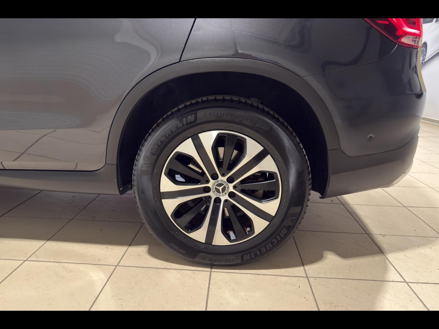 Image MERCEDES-BENZ GLC 300 de 194+122ch Business Line 4Matic 9G-Tronic