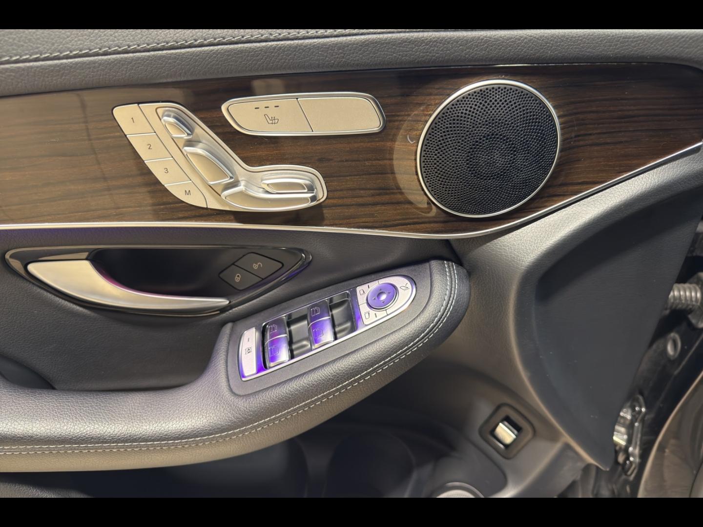 Image MERCEDES-BENZ GLC 300 de 194+122ch Business Line 4Matic 9G-Tronic