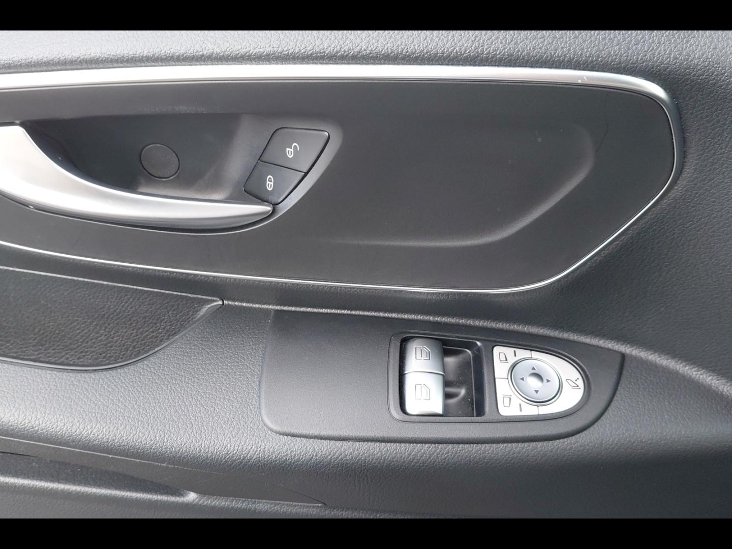 Image MERCEDES-BENZ Vito Tourer 116 CDI Extra-Long Select 9G-Tronic