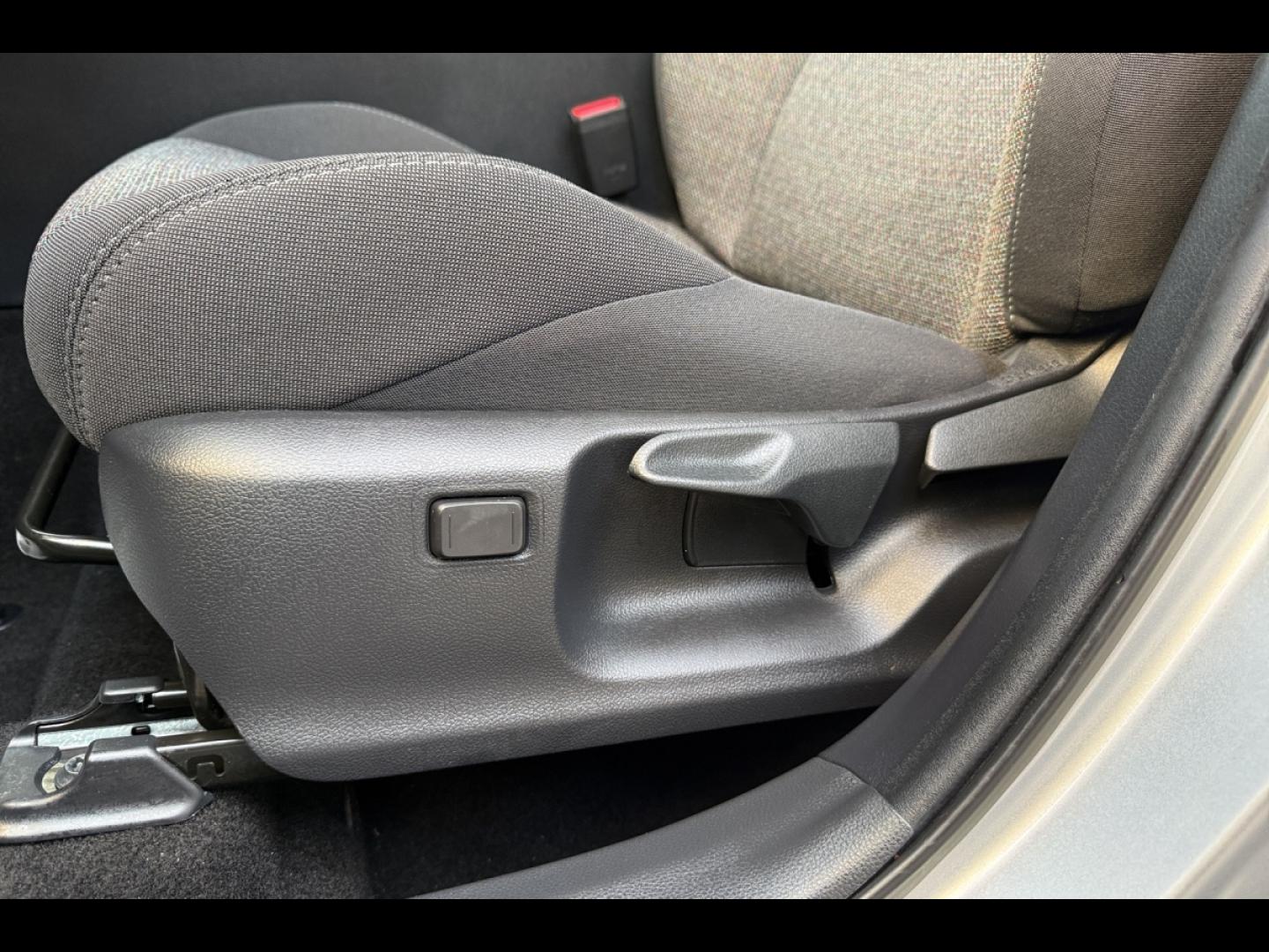 Image TOYOTA C-HR 1.8 Hybride 140ch Design MY25