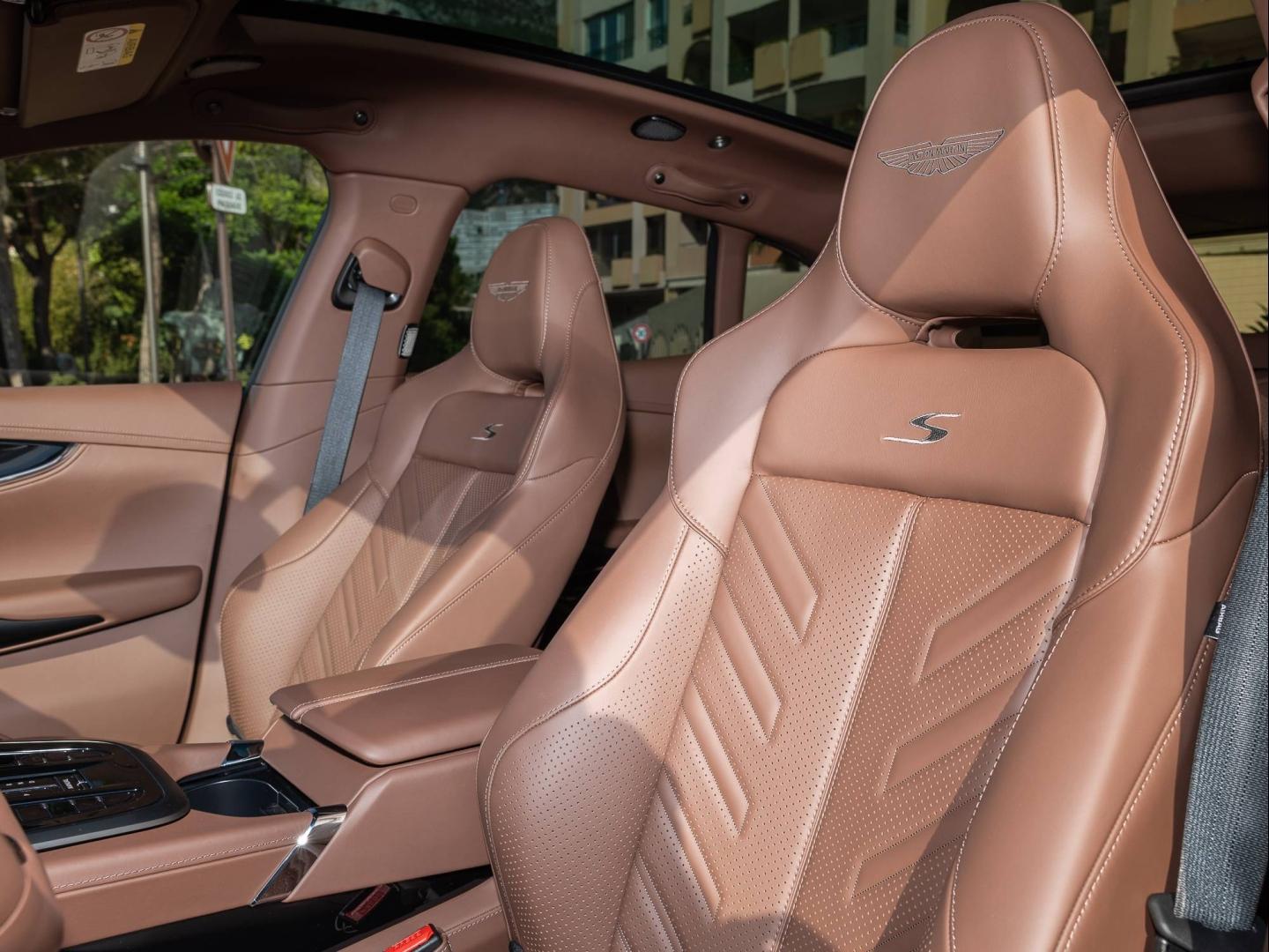 Image ASTON MARTIN DBX S DBX S - 727ch