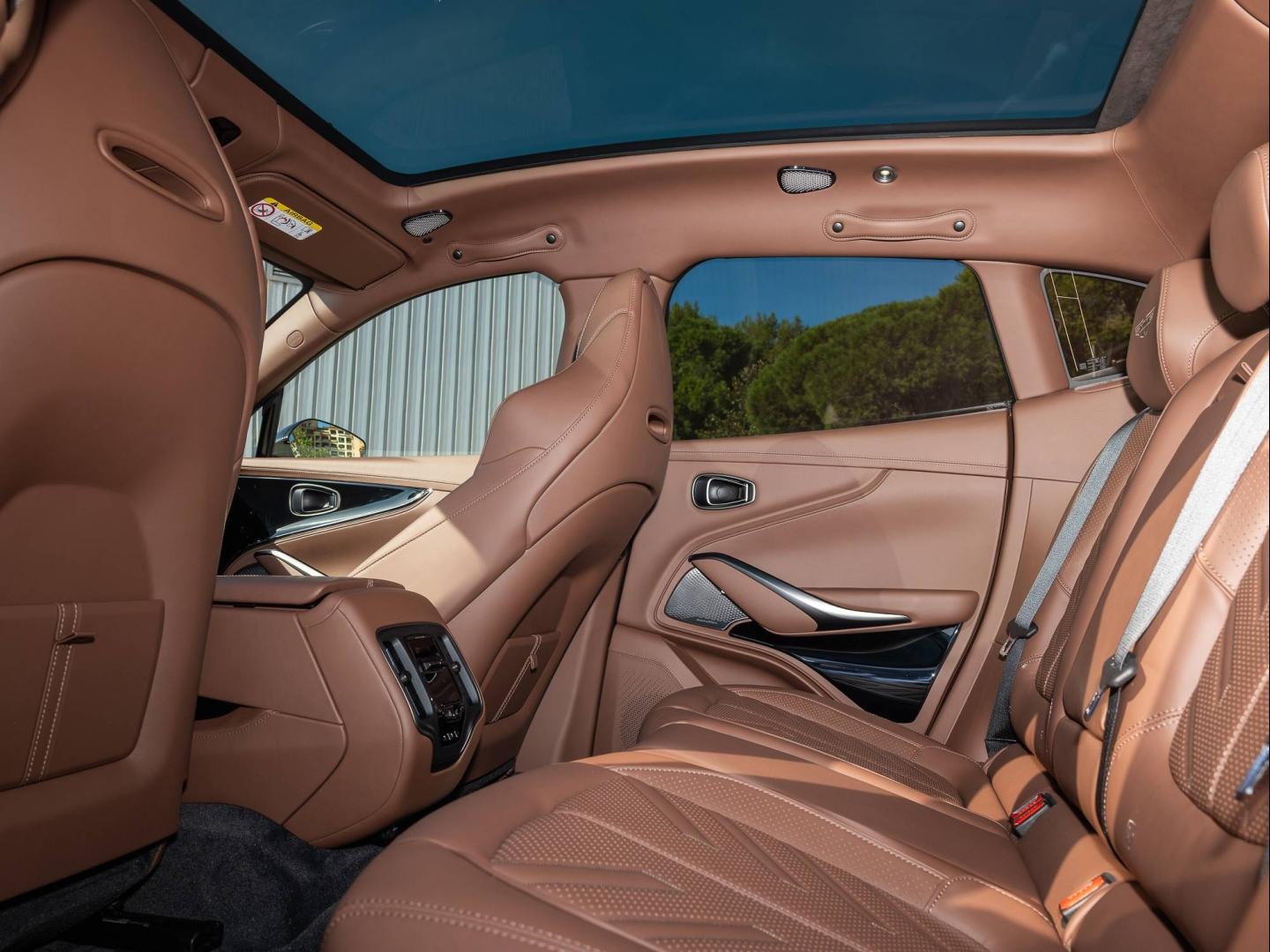 Image ASTON MARTIN DBX S DBX S - 727ch