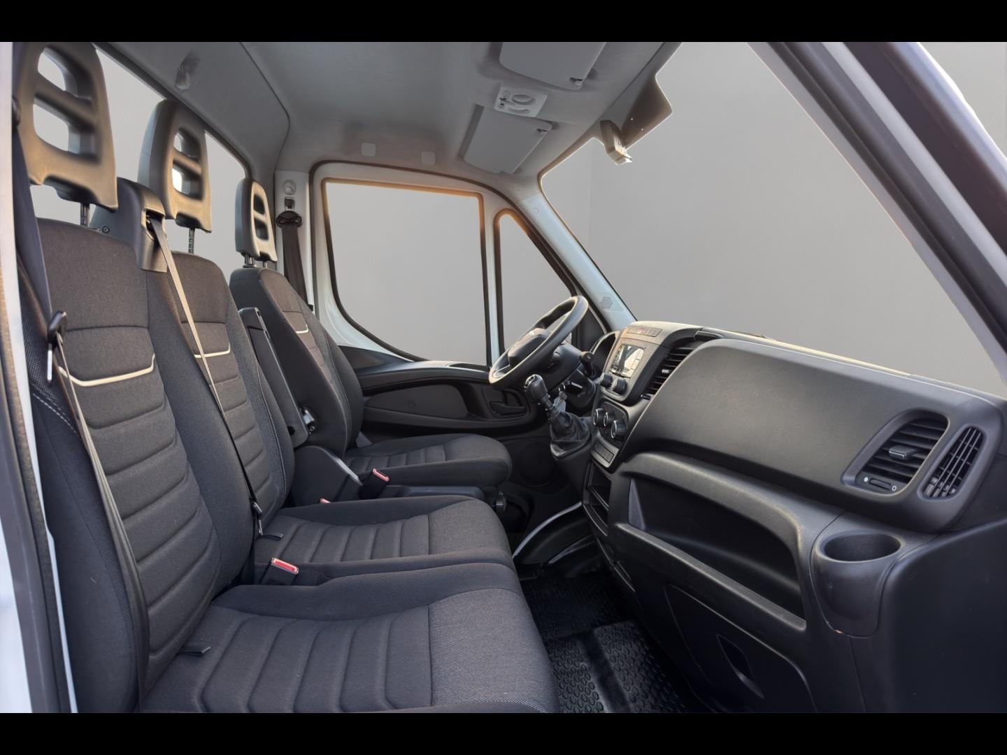 Image IVECO Daily CCb 35-160H / 3.0 160CH / BENNE 3.50m & COFFRE NEUF / 35C16 / 2024 /