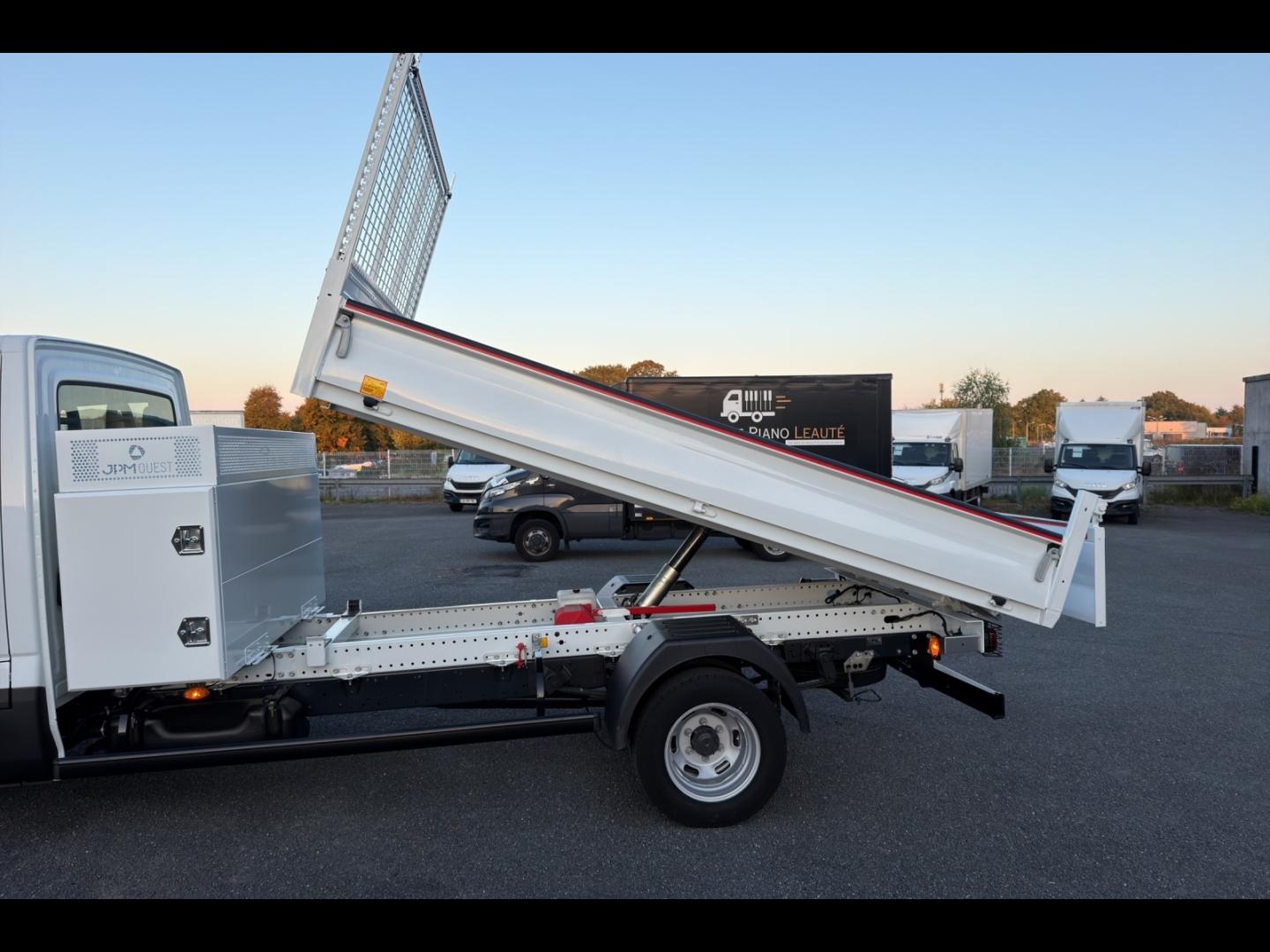 Image IVECO Daily CCb 35-160H / 3.0 160CH / BENNE 3.50m & COFFRE NEUF / 35C16 / 2024 /