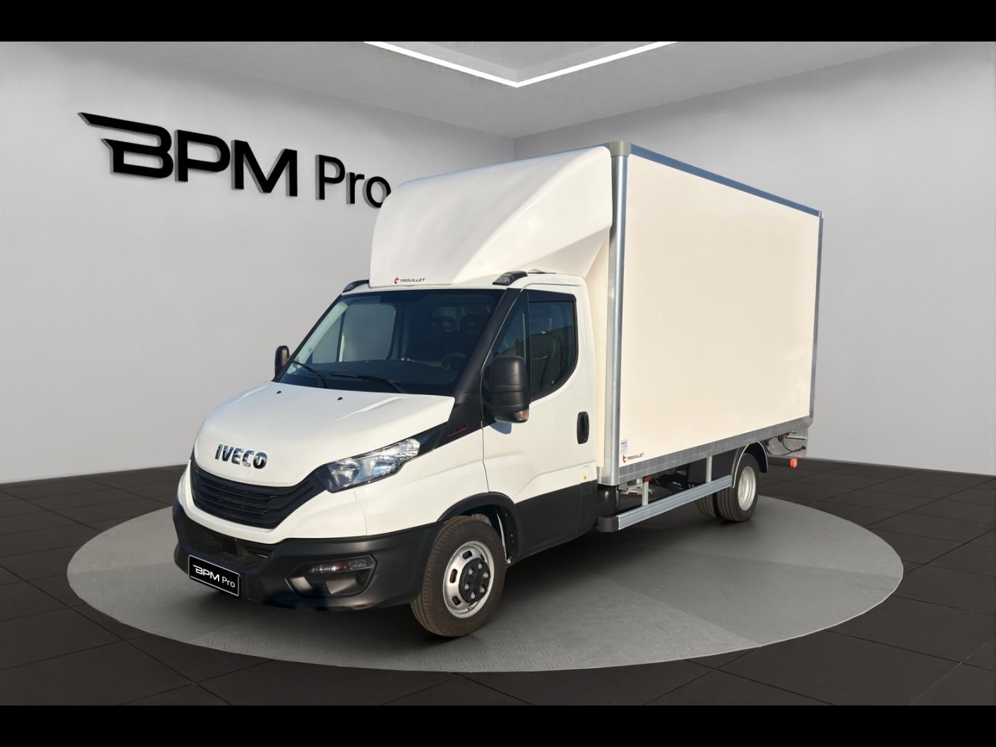 Photo IVECO Daily CCb 35-160 / 35C16 / 3.0L 160 CH / Caisse & hayon / 2024 /