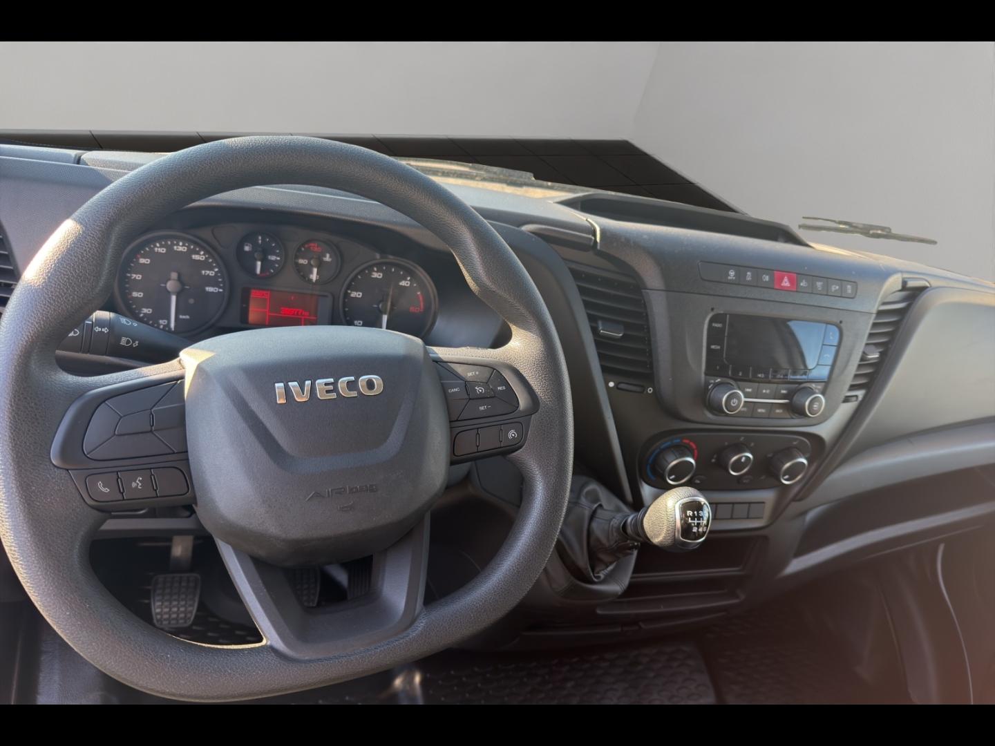 Image IVECO Daily CCb 35-160 / 35C16 / 3.0L 160 CH / Caisse & hayon / 2024 /