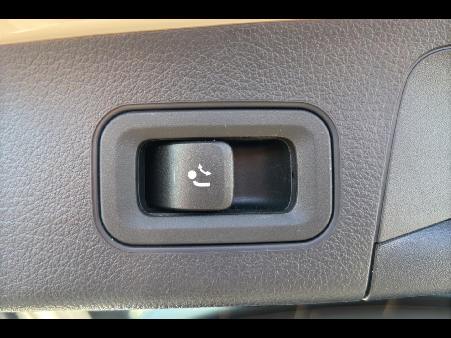 Image MERCEDES-BENZ GLA 200 163ch Progressive Line 7G-DCT