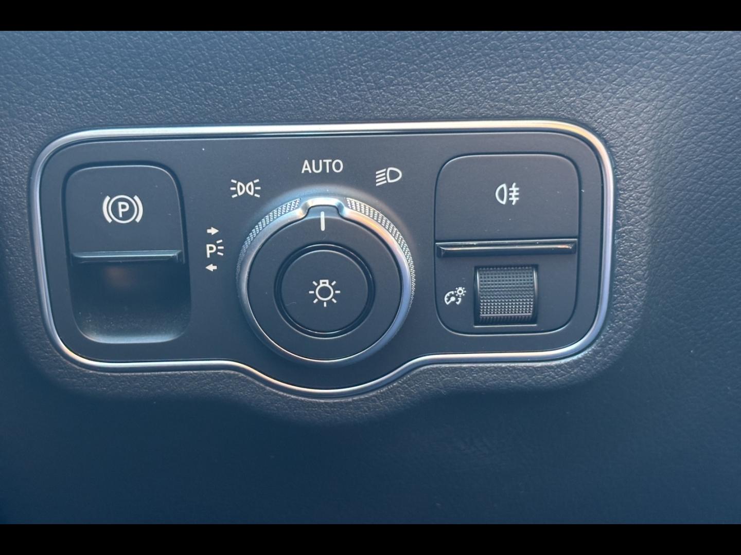 Image MERCEDES-BENZ GLA 200 163ch Progressive Line 7G-DCT