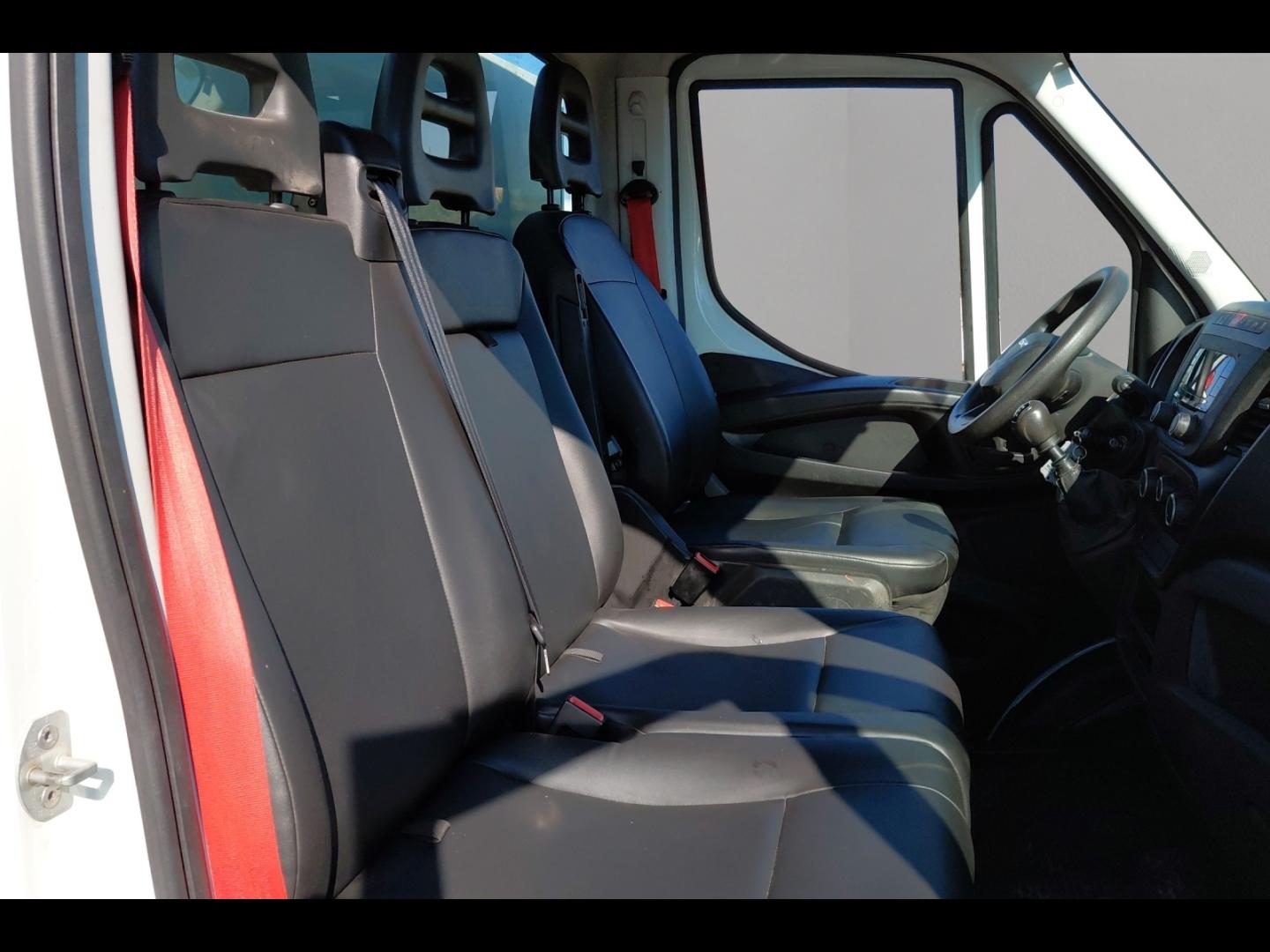 Image IVECO Daily CCb 35C16H empattement 3750 3.0 Tor